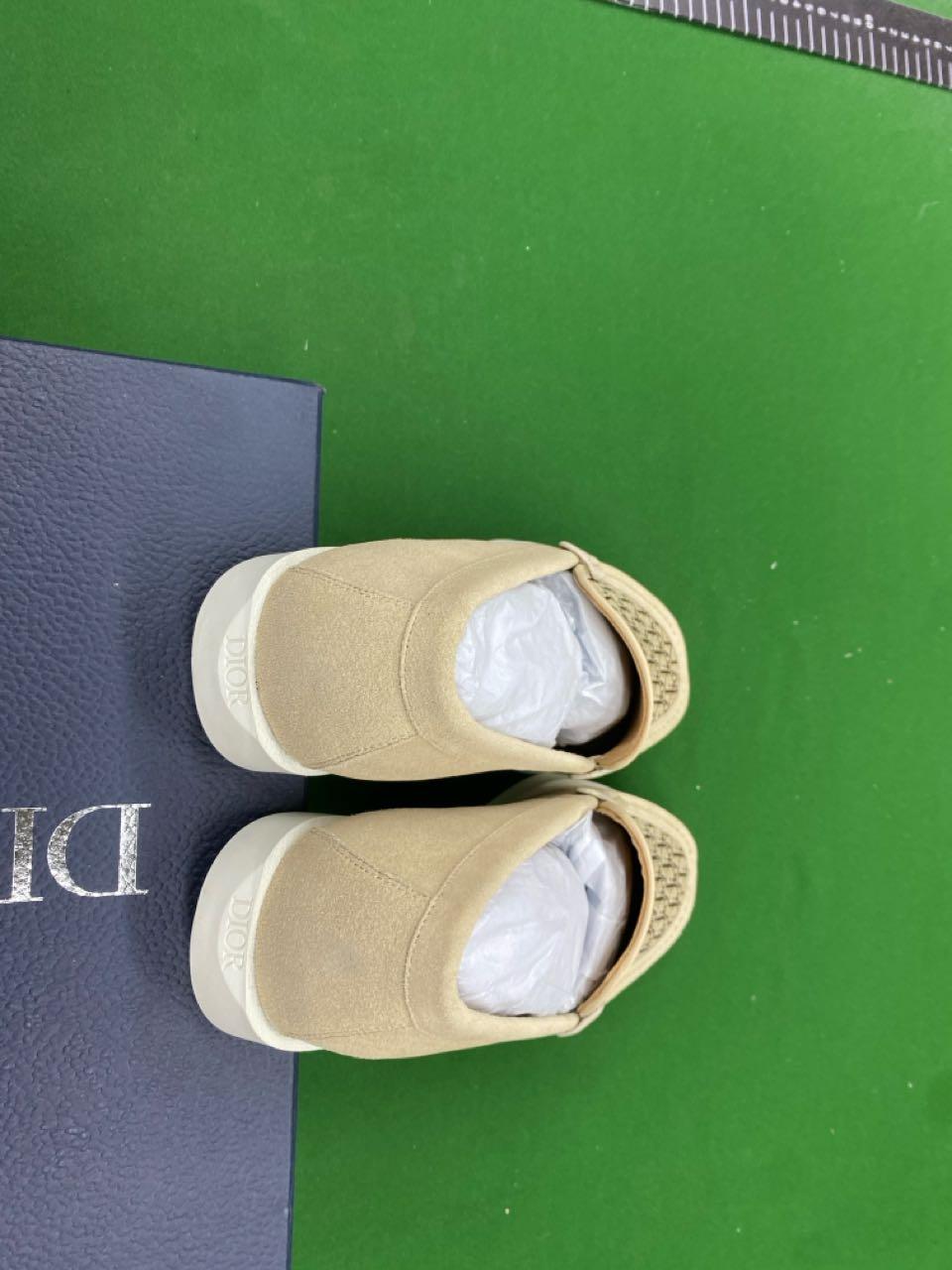 Foto QC 8 de Dior Loafers Suede Logo Plaque Beige