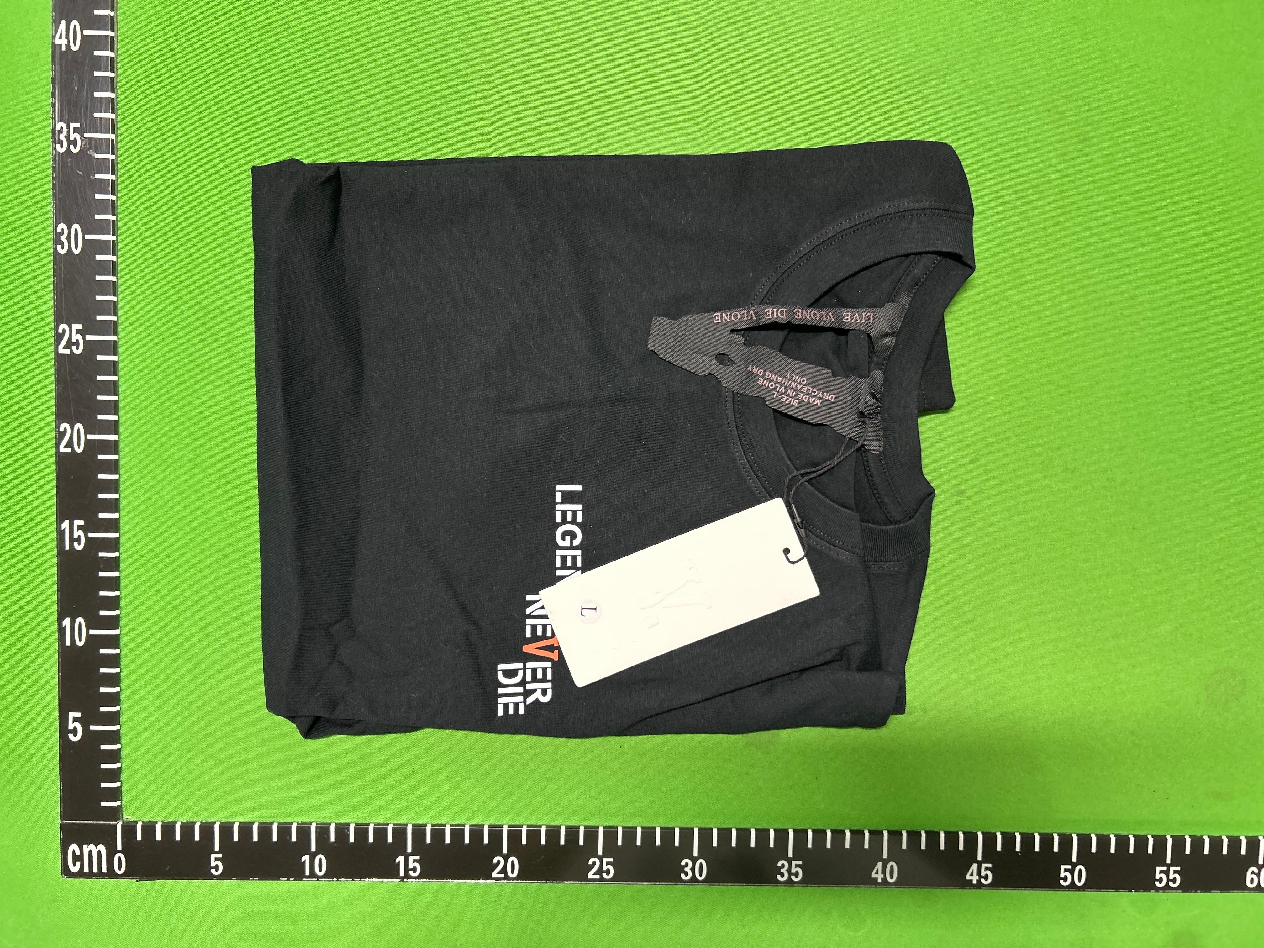 Foto QC 6 de Vlone Naruto Sasuke Akatsuki V Logo T-shirt White