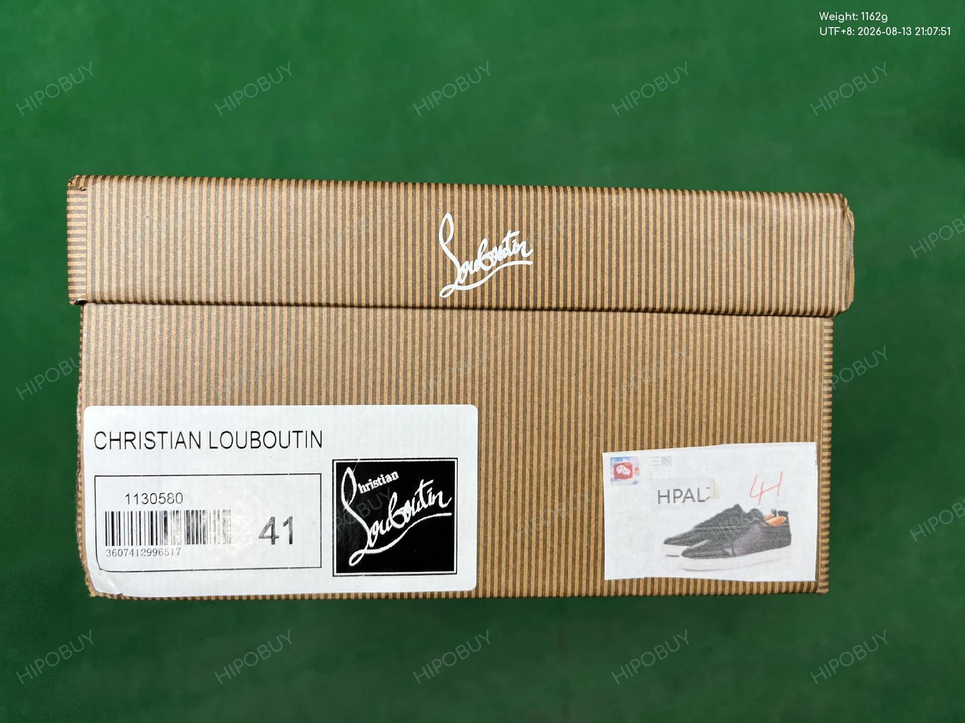 Foto QC 2 de Christian Louboutin Louis Junior Suede Low Top Sneakers Script Logo Black