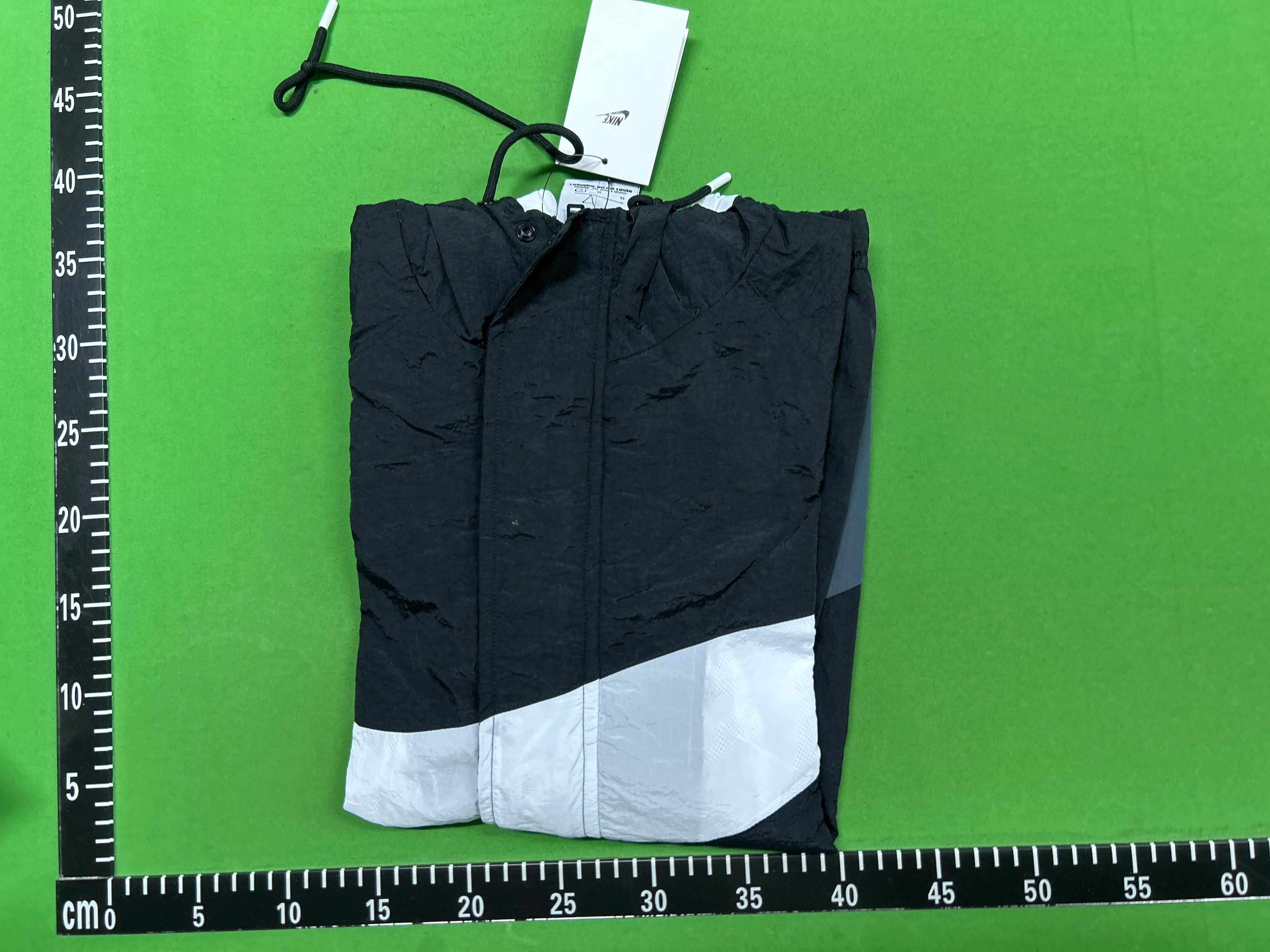 Foto QC 5 de Nike Sportswear Swoosh Woven Jacket Large Logo Black White