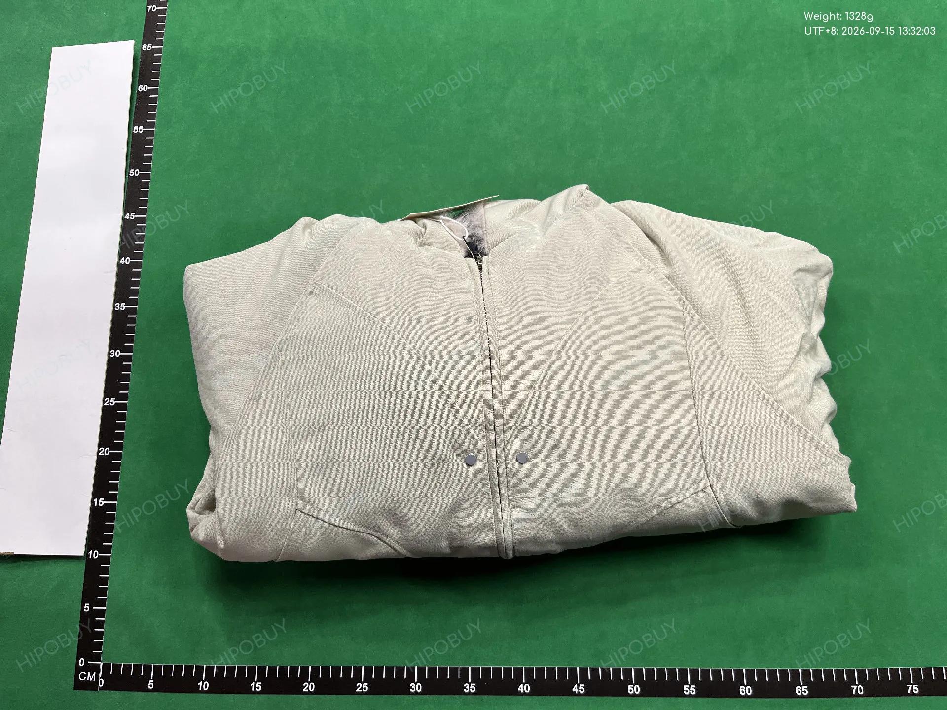 Foto QC 4 de American Eagle Hooded Bomber Jacket Faux Fur Trim Beige