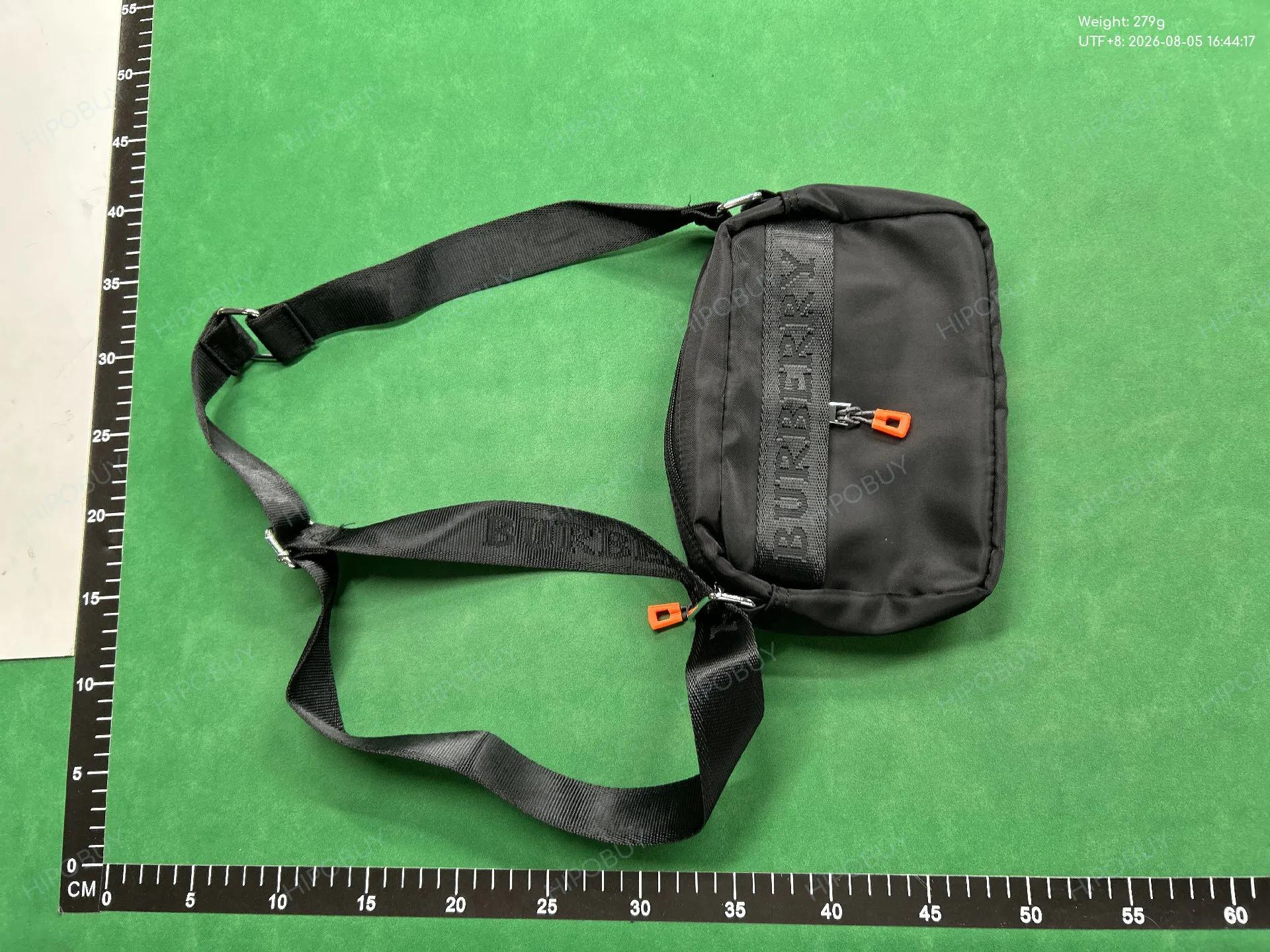 Foto QC 3 de Burberry Logo Detail Nylon Crossbody Bag Black