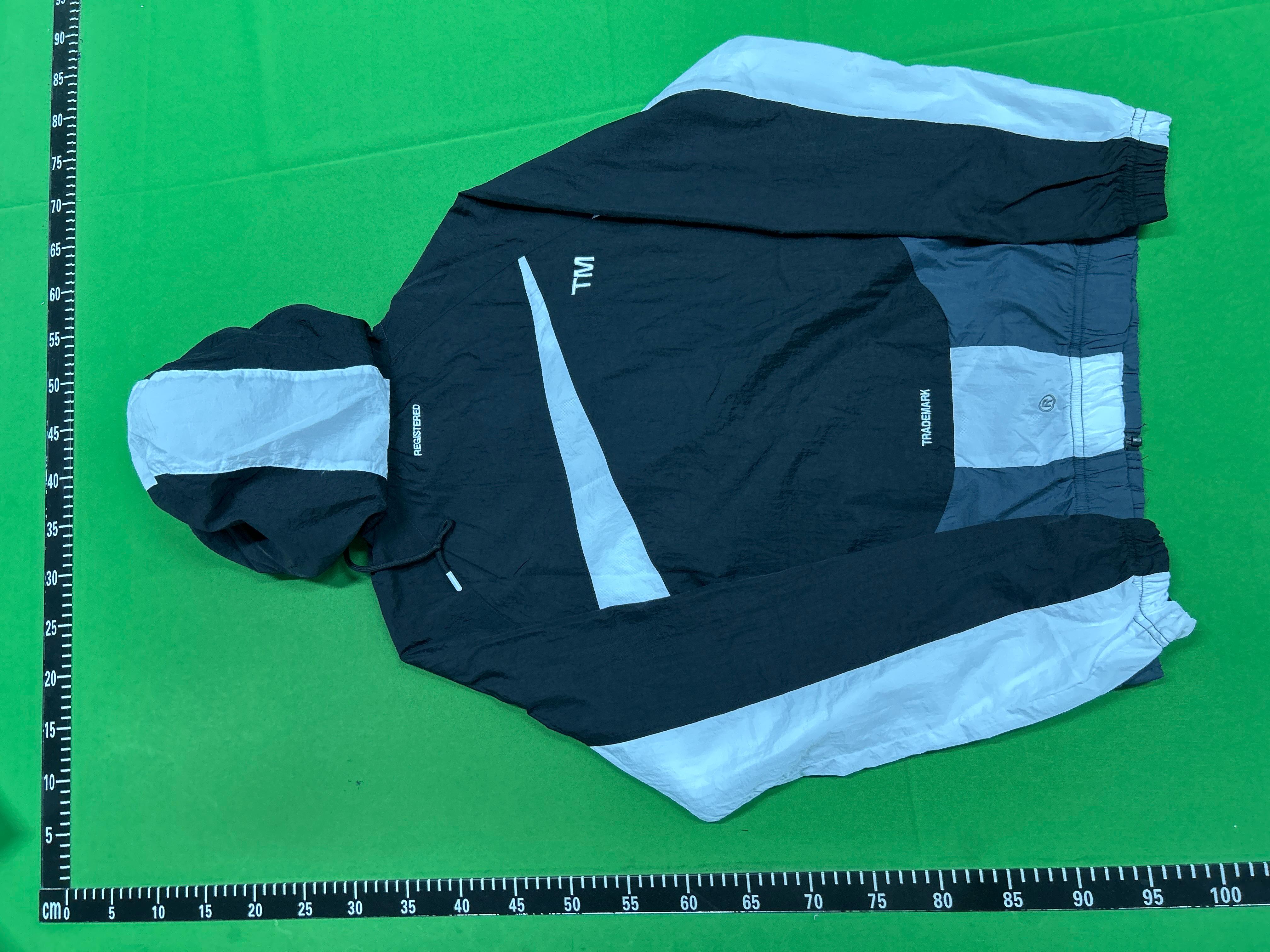 Foto QC 8 de Nike Sportswear Swoosh Woven Jacket Large Logo Black White
