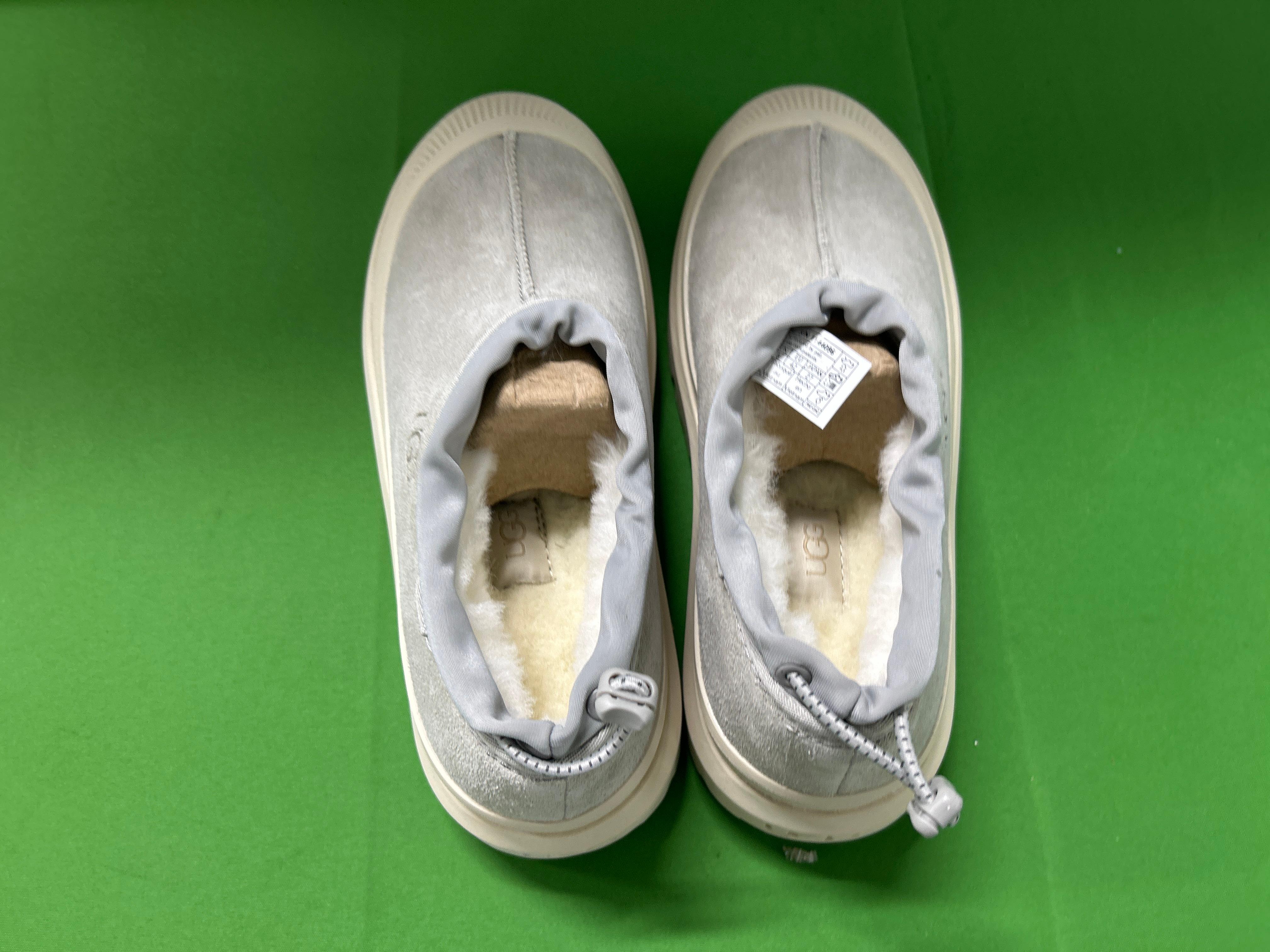 Foto QC 3 de UGG Tazz Suede Palace Black Camo 1122553-BLK