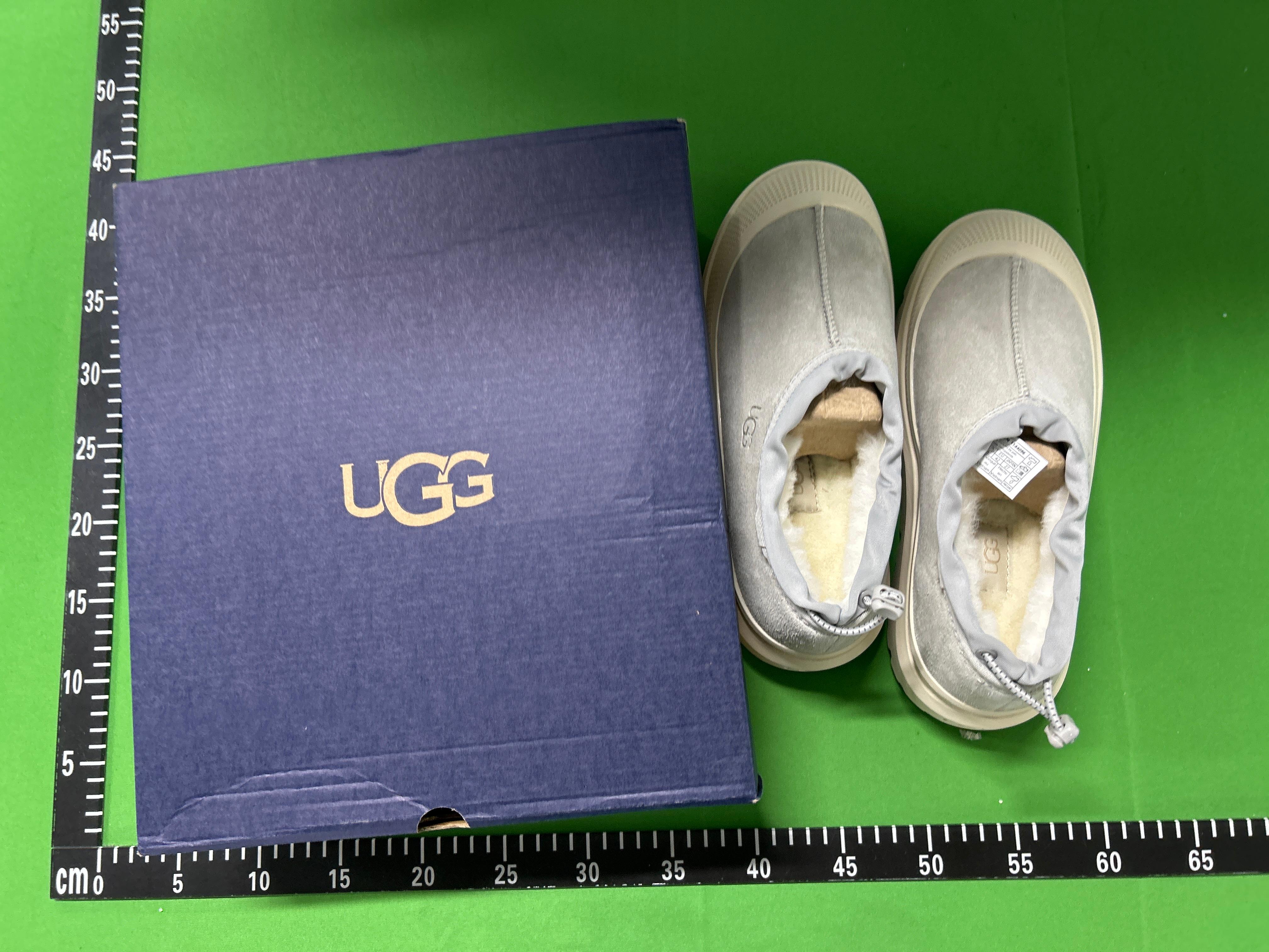 Foto QC 2 de UGG Tazz Suede Palace Black Camo 1122553-BLK