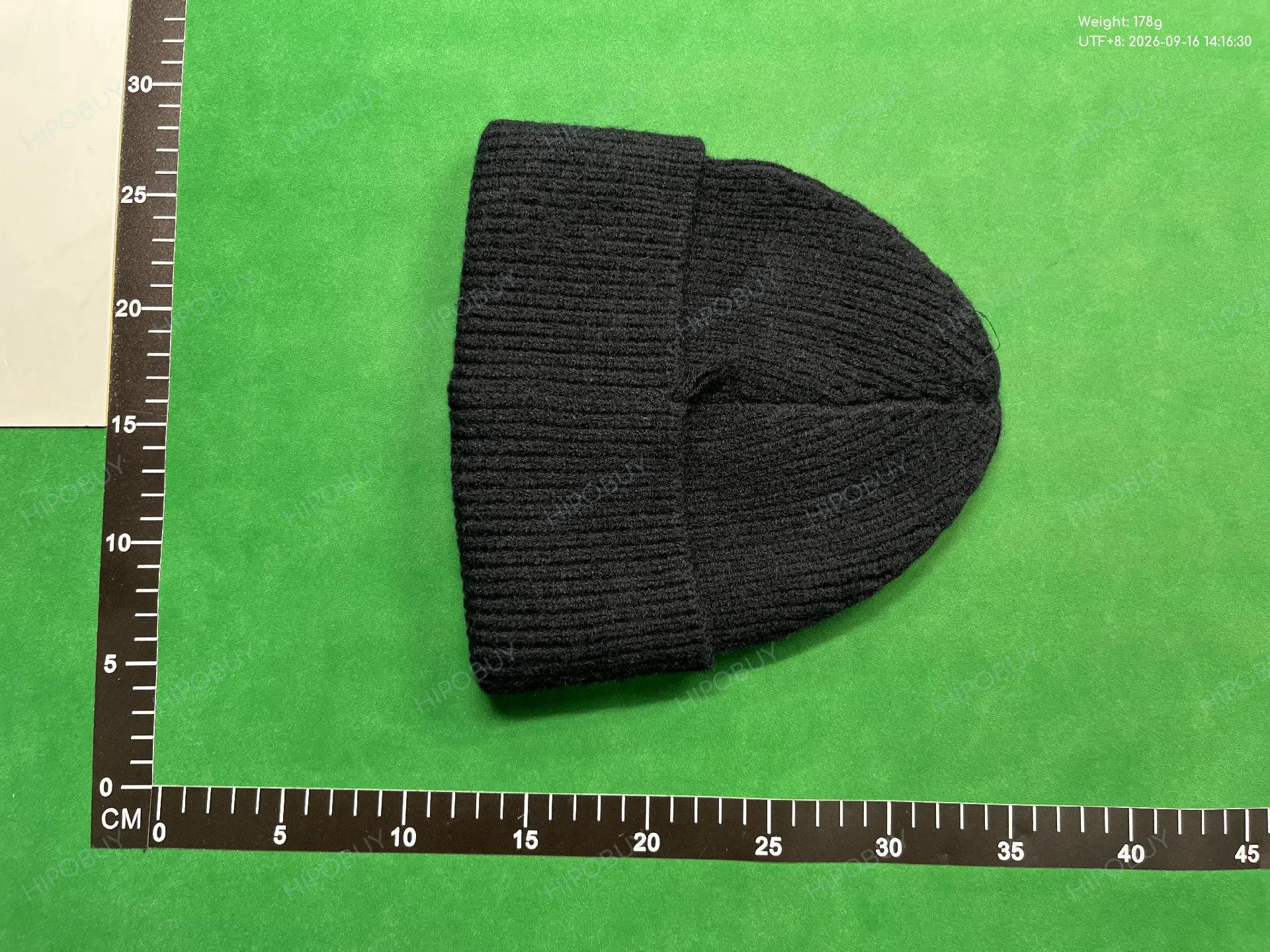 Foto QC 7 de Ami Paris Ami de Coeur Beanie Grey