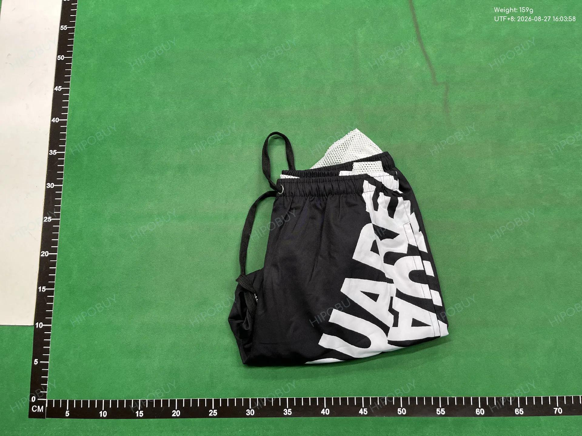 Foto QC 8 de DSQ2 Board Shorts Maple Leaf Logo Print Black White
