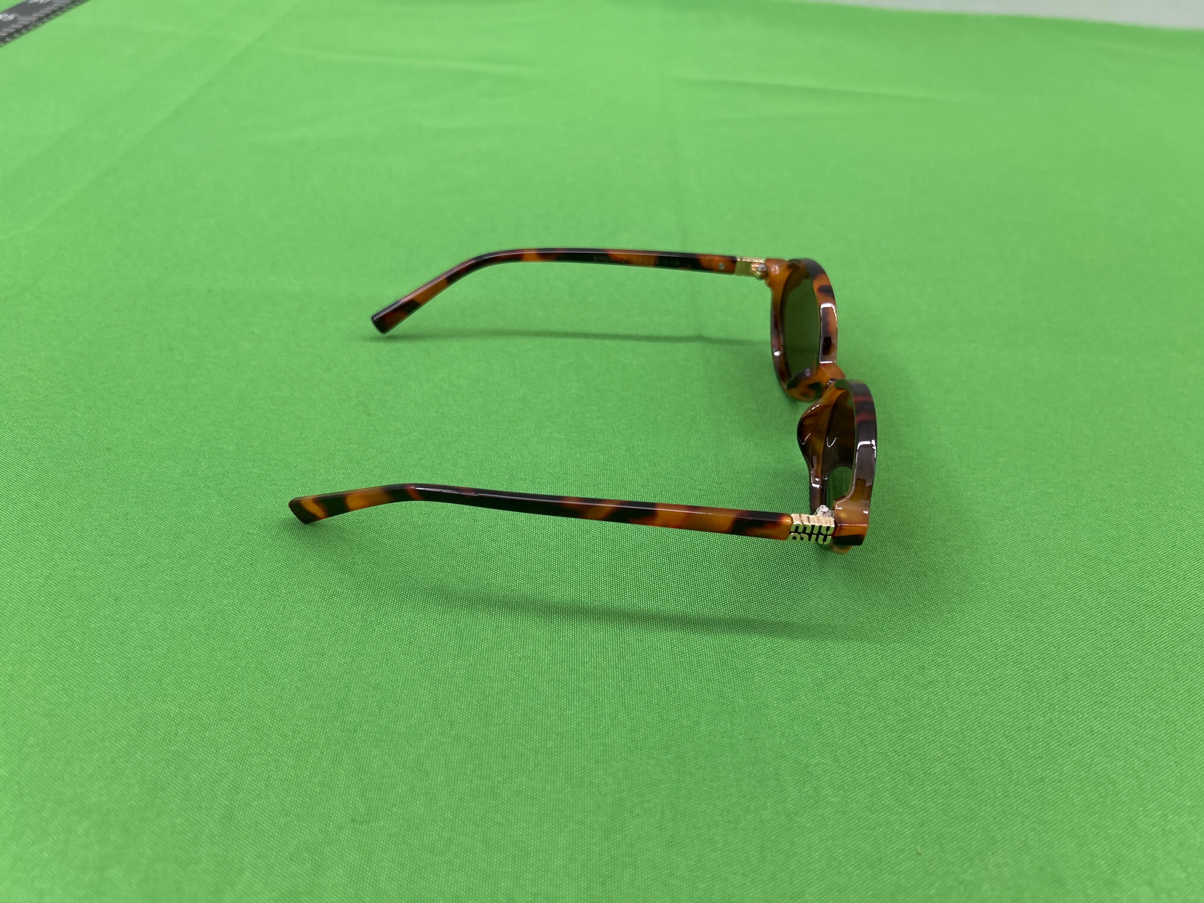 Foto QC 1 de Miu Miu Oval-Frame Acetate Sunglasses Havana Brown (SMU04P)