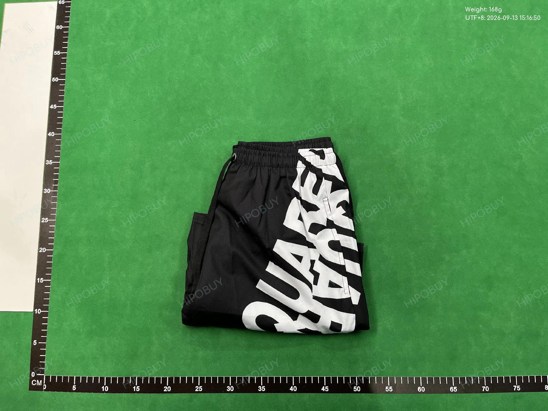 Foto QC 4 de DSQ2 Board Shorts Maple Leaf Logo Print Black White