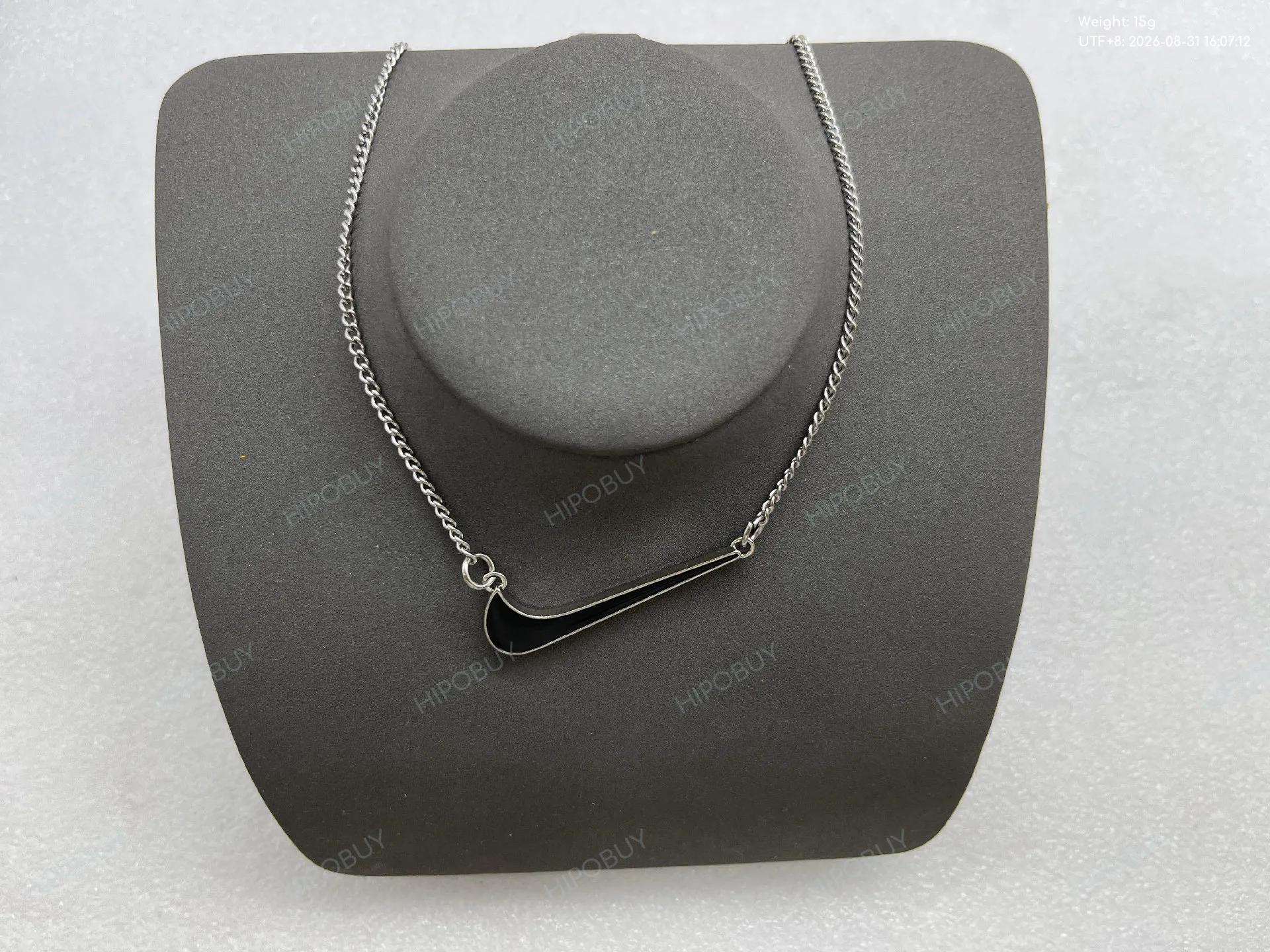 Foto QC 1 de Unbranded Crayon Shin-chan Pendant Necklace Metal Silver