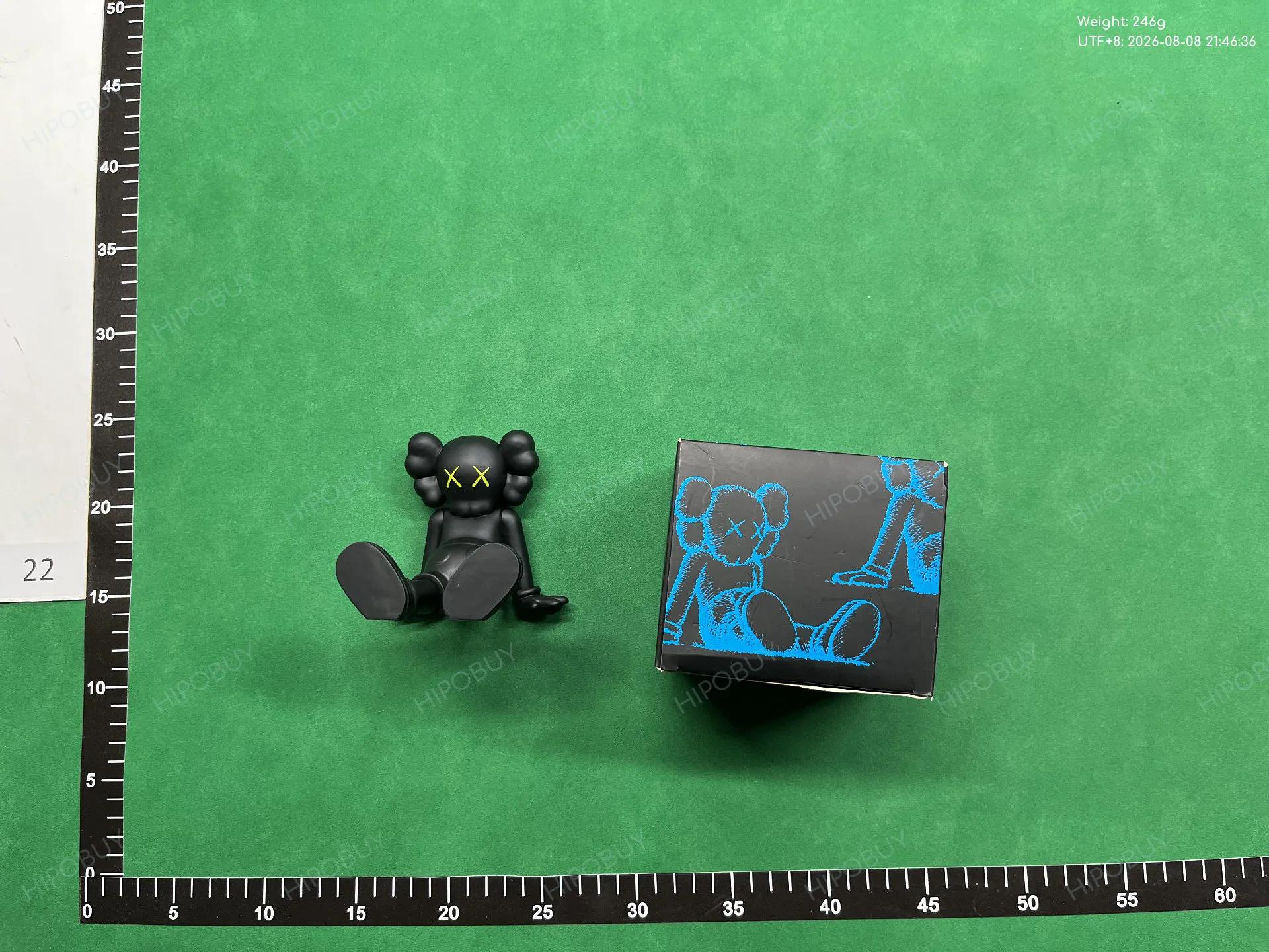 Foto QC 3 de KAWS Companion Sitting PVC Figure