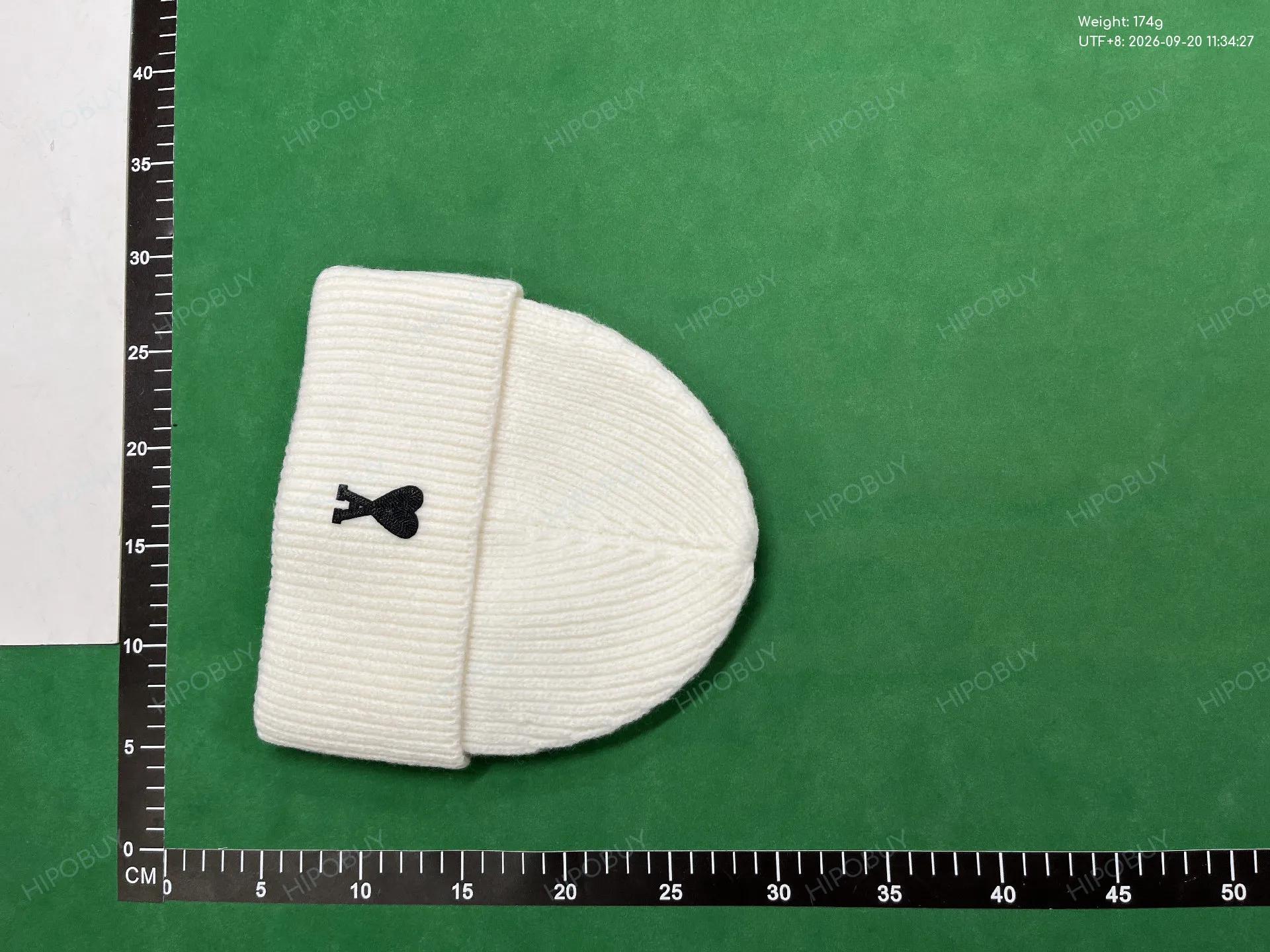 Foto QC 1 de Ami Paris Ami de Coeur Beanie Grey