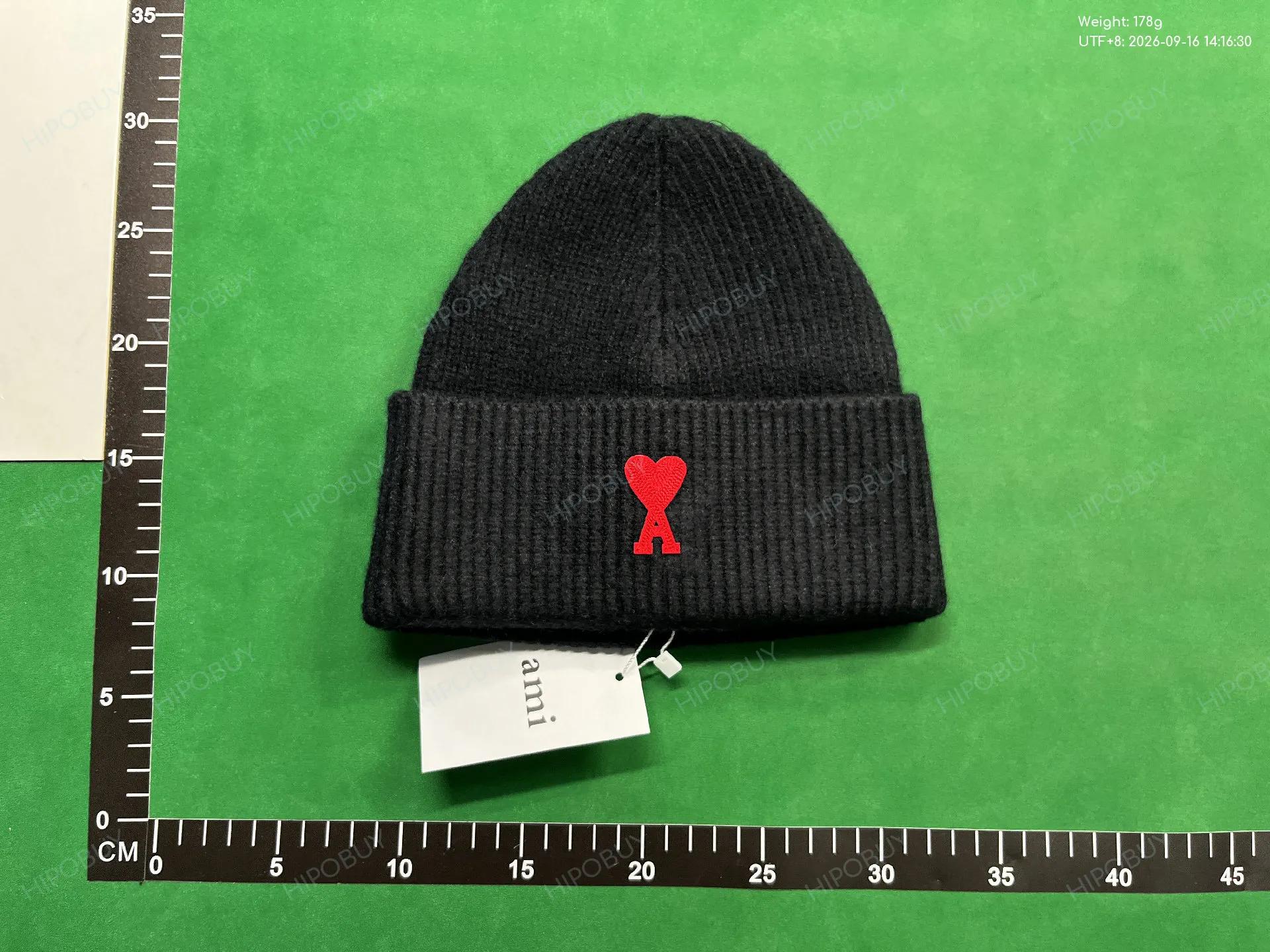 Foto QC 8 de Ami Paris Ami de Coeur Beanie Grey