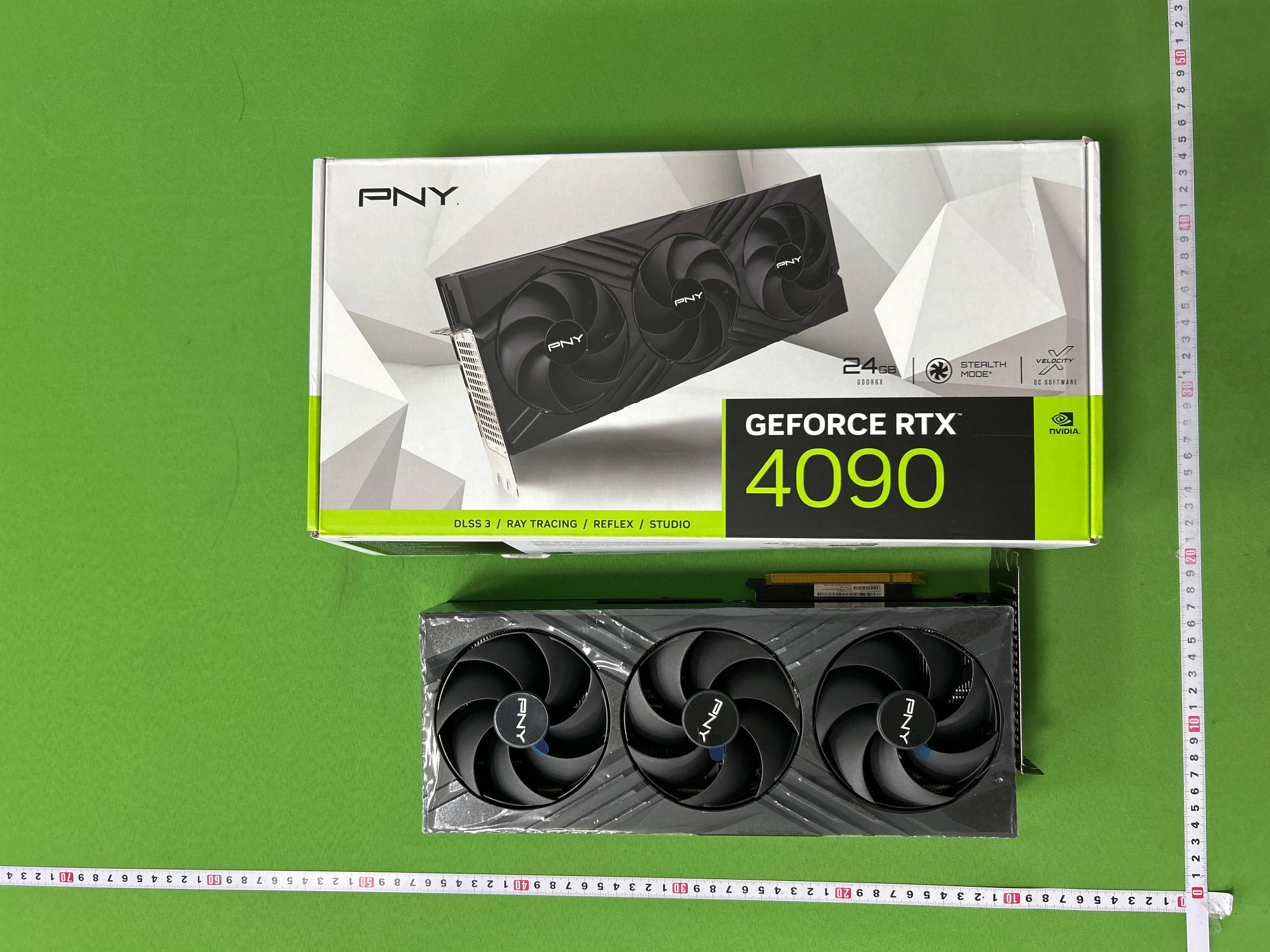 Foto QC 8 de Zotac Gaming GeForce RTX 5090 Solid OC Edition 32GB White