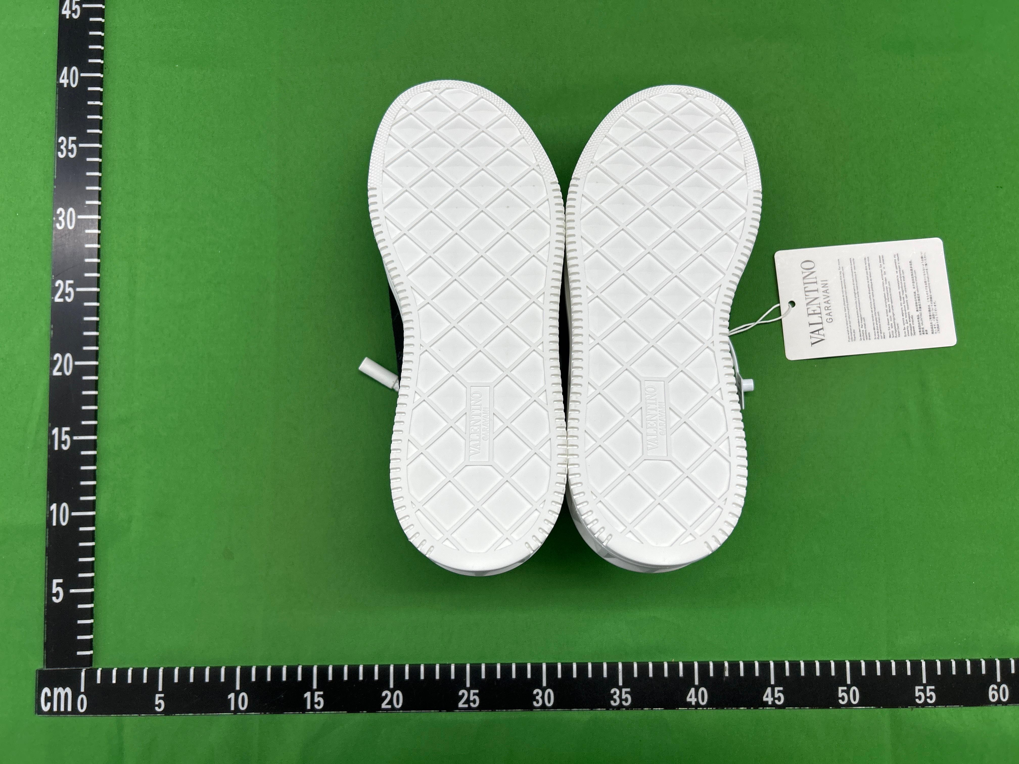 Foto QC 6 de Valentino One Stud XL Low-top Toile Iconographe Monogram