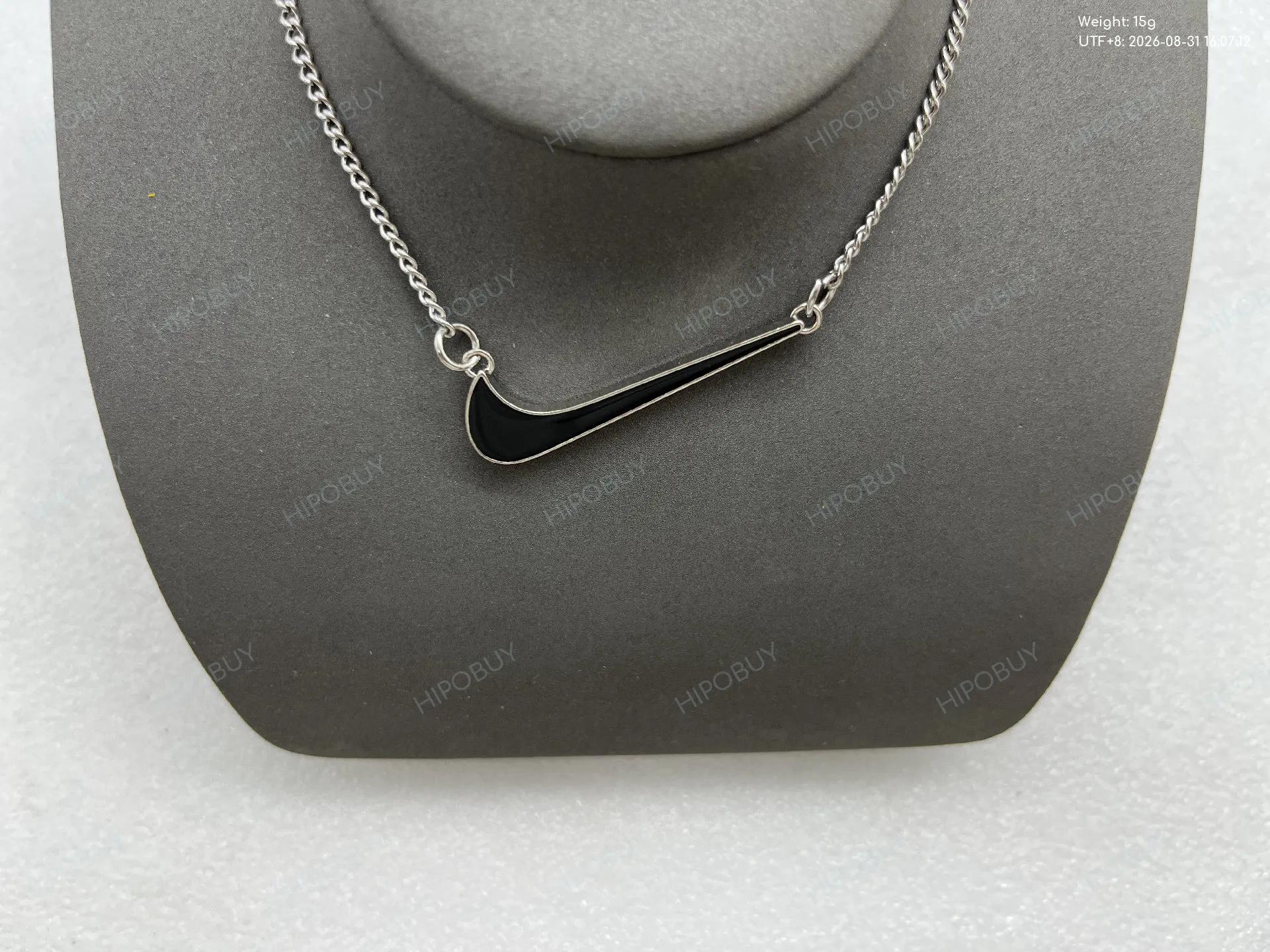 Foto QC 2 de Unbranded Crayon Shin-chan Pendant Necklace Metal Silver