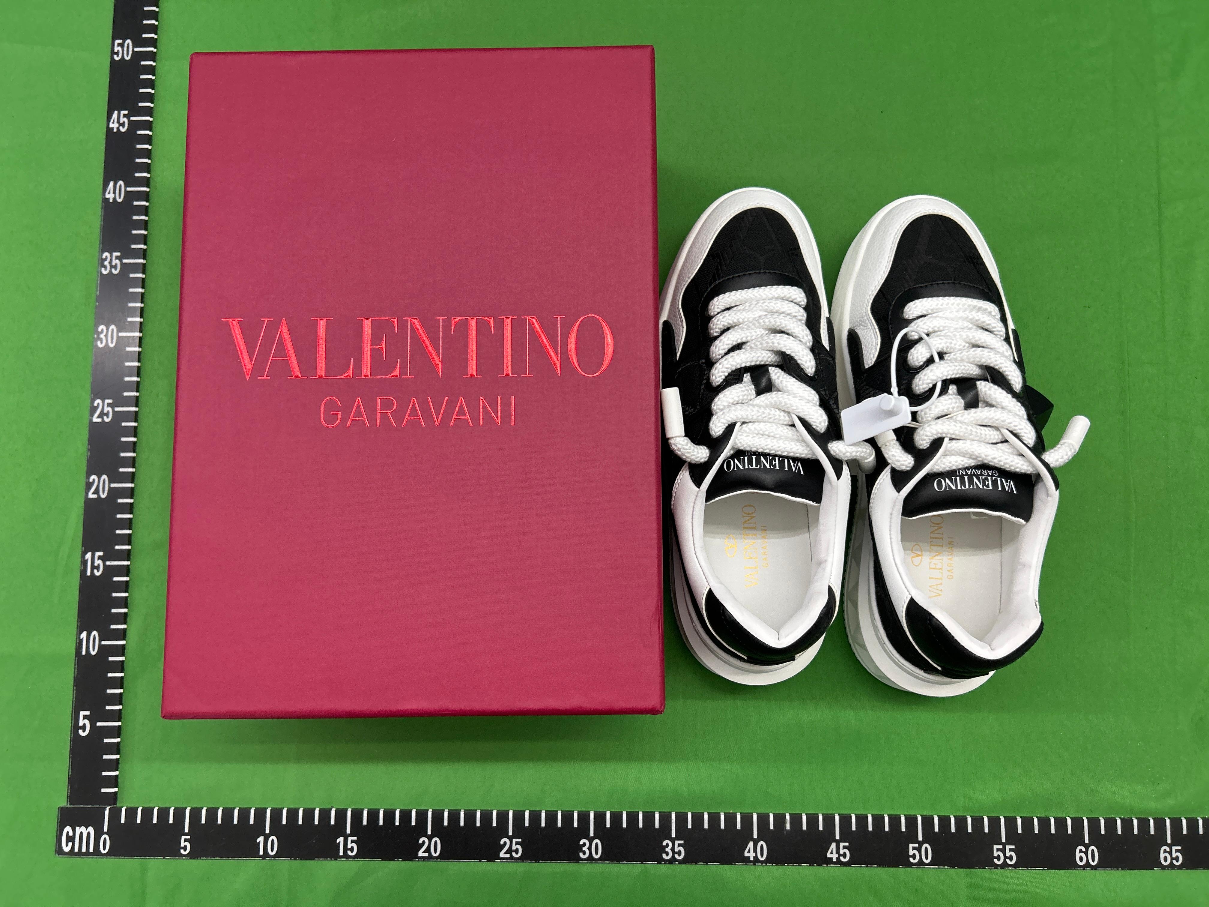 Foto QC 2 de Valentino One Stud XL Low-top Toile Iconographe Monogram