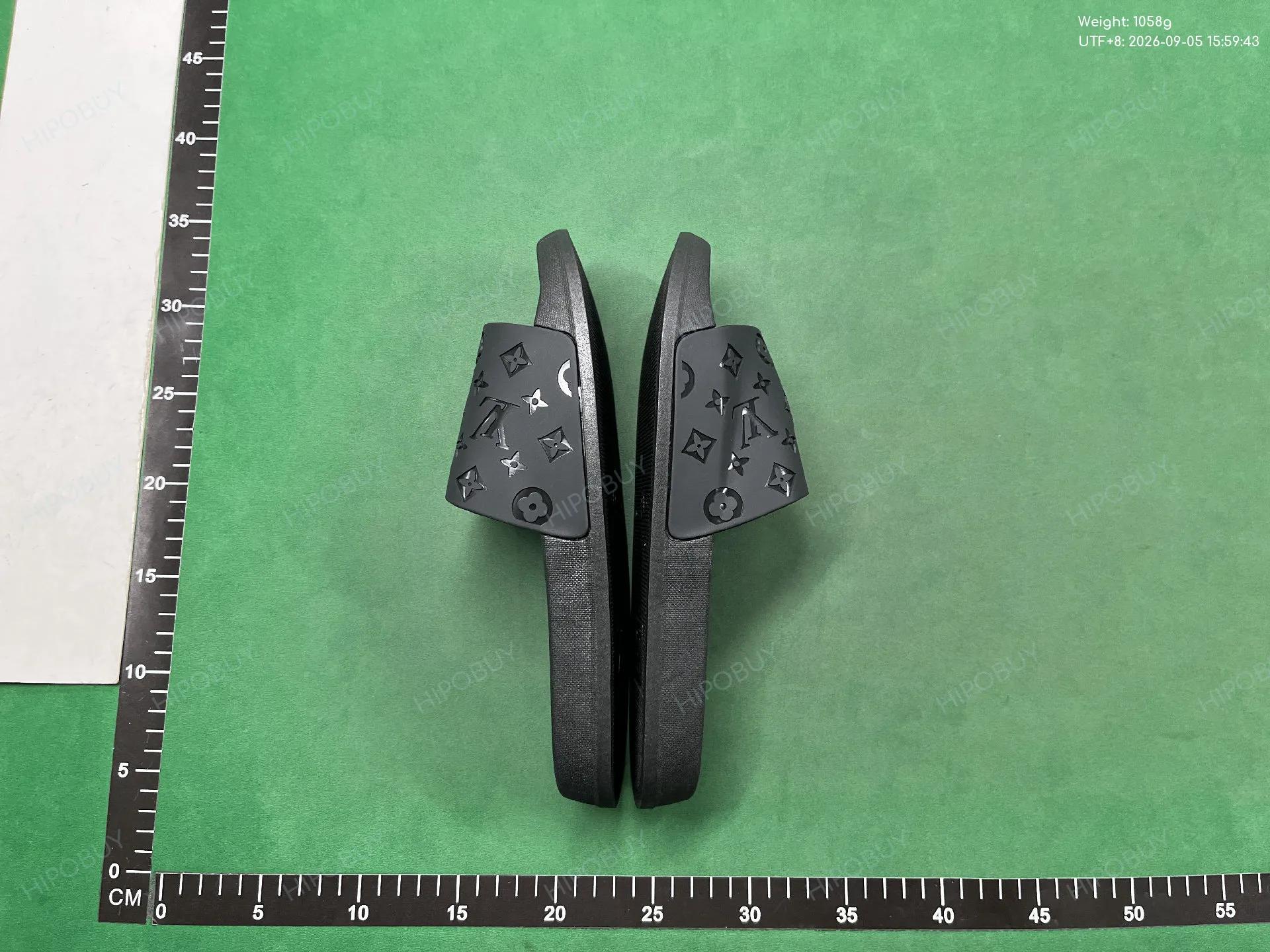 Foto QC 4 de Louis Vuitton Waterfront Mule Rubber Black