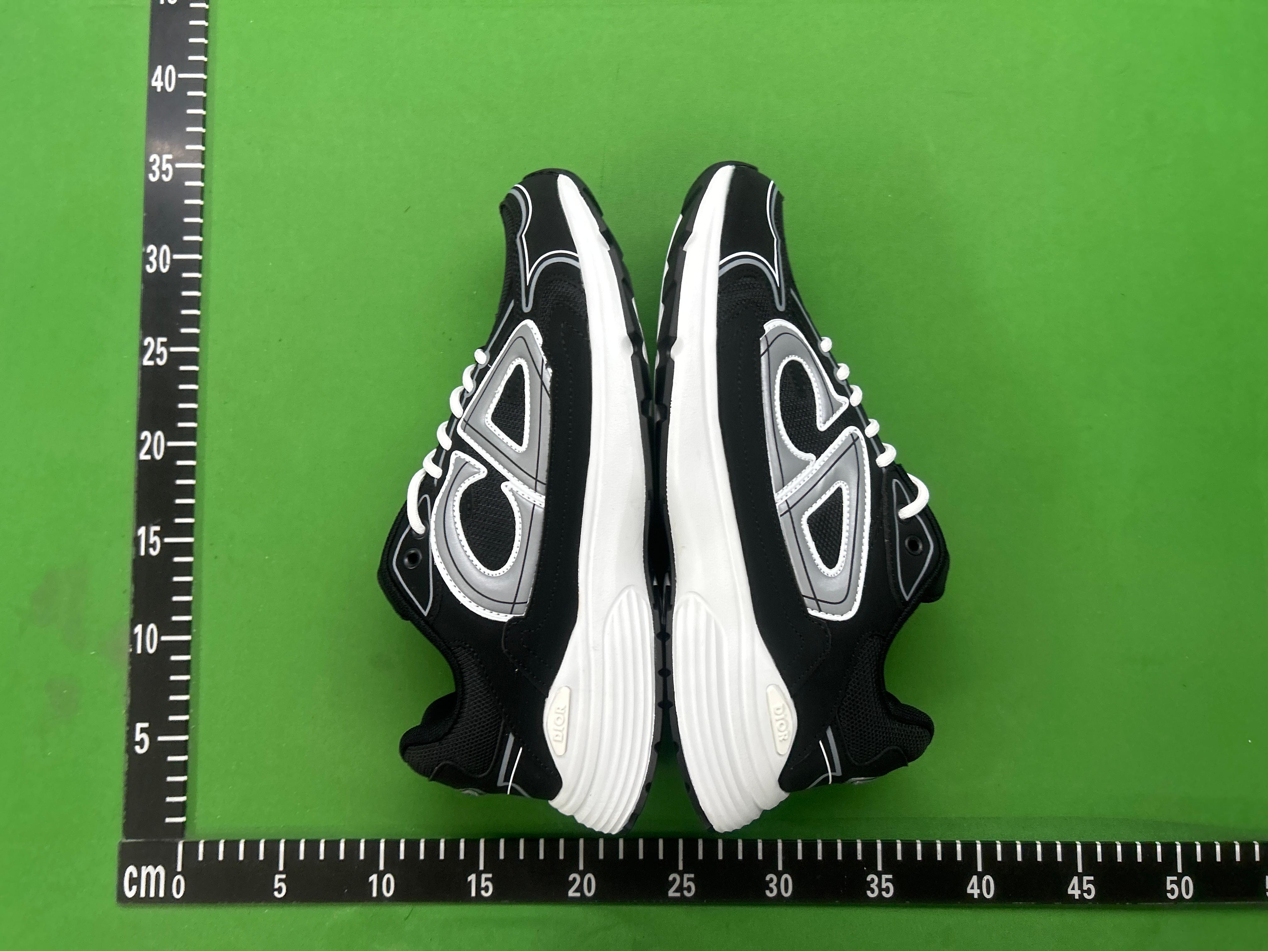 Foto QC 7 de Dior B25 Runner Suede Technical Mesh Low Sneakers Black White Oblique