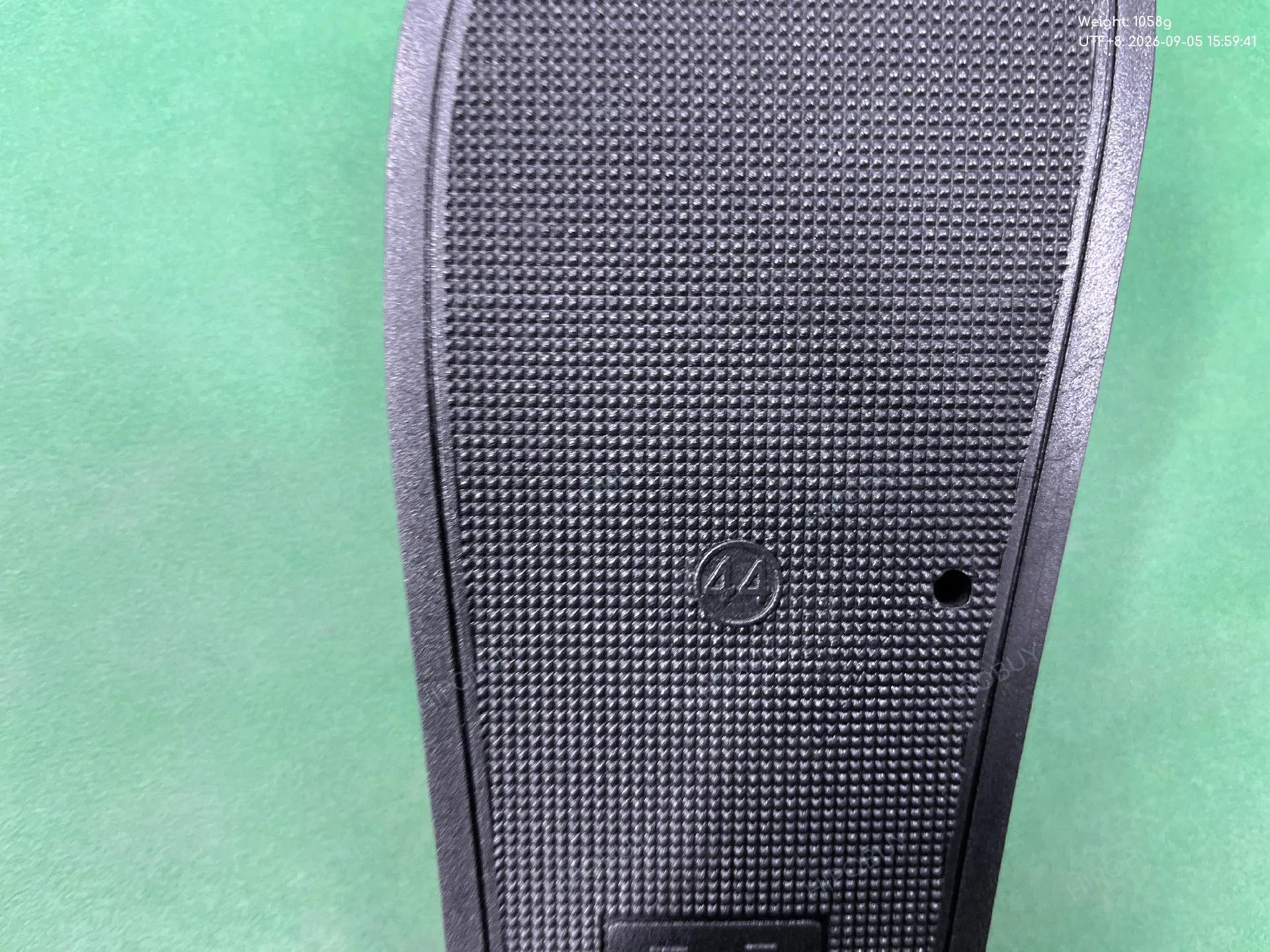 Foto QC 2 de Louis Vuitton Waterfront Mule Rubber Black
