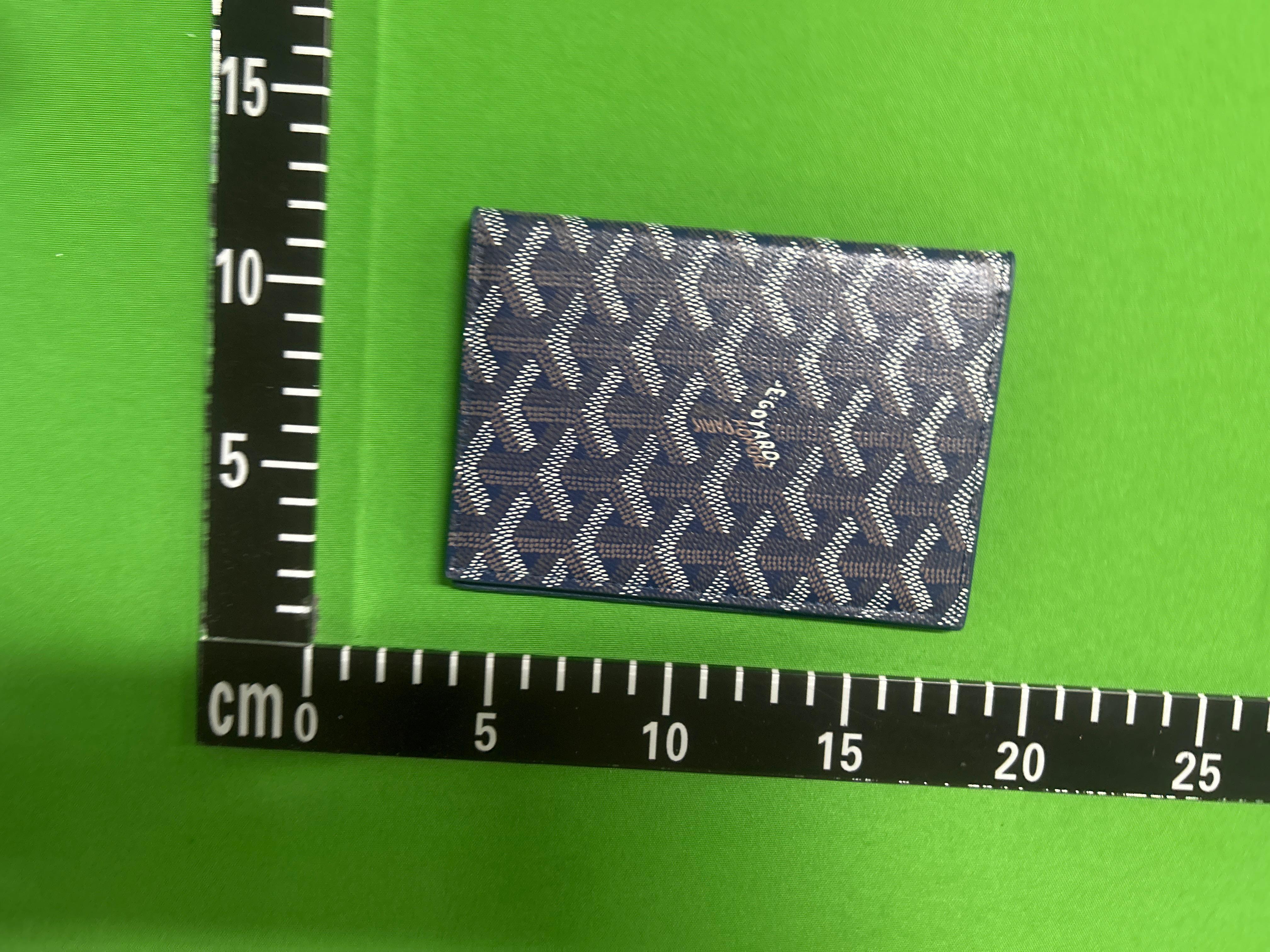 Foto QC 5 de Goyard Passport Cover Goyardine Tan