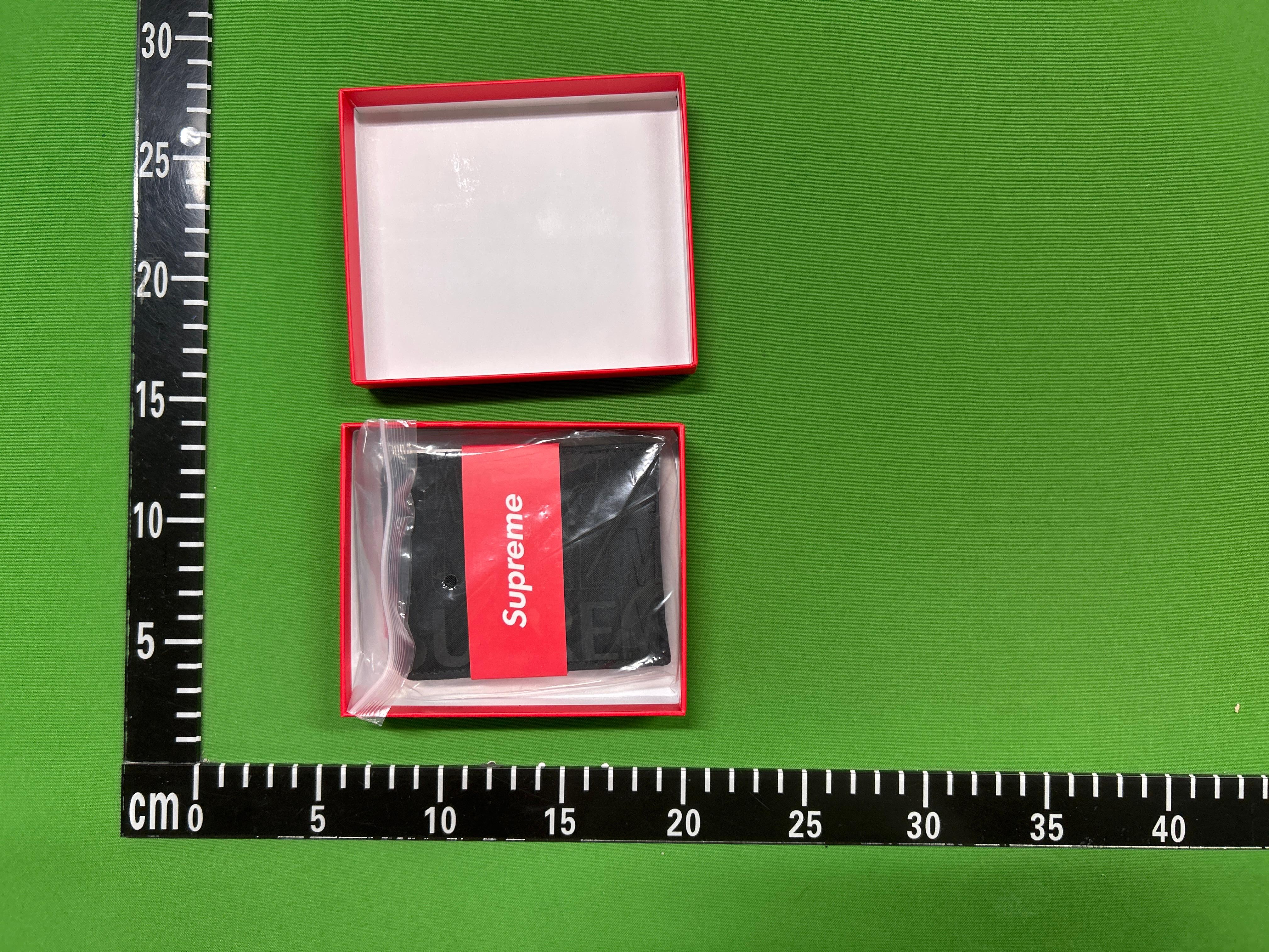 Foto QC 1 de Patagonia P-6 Logo Bifold Wallet Nylon Green