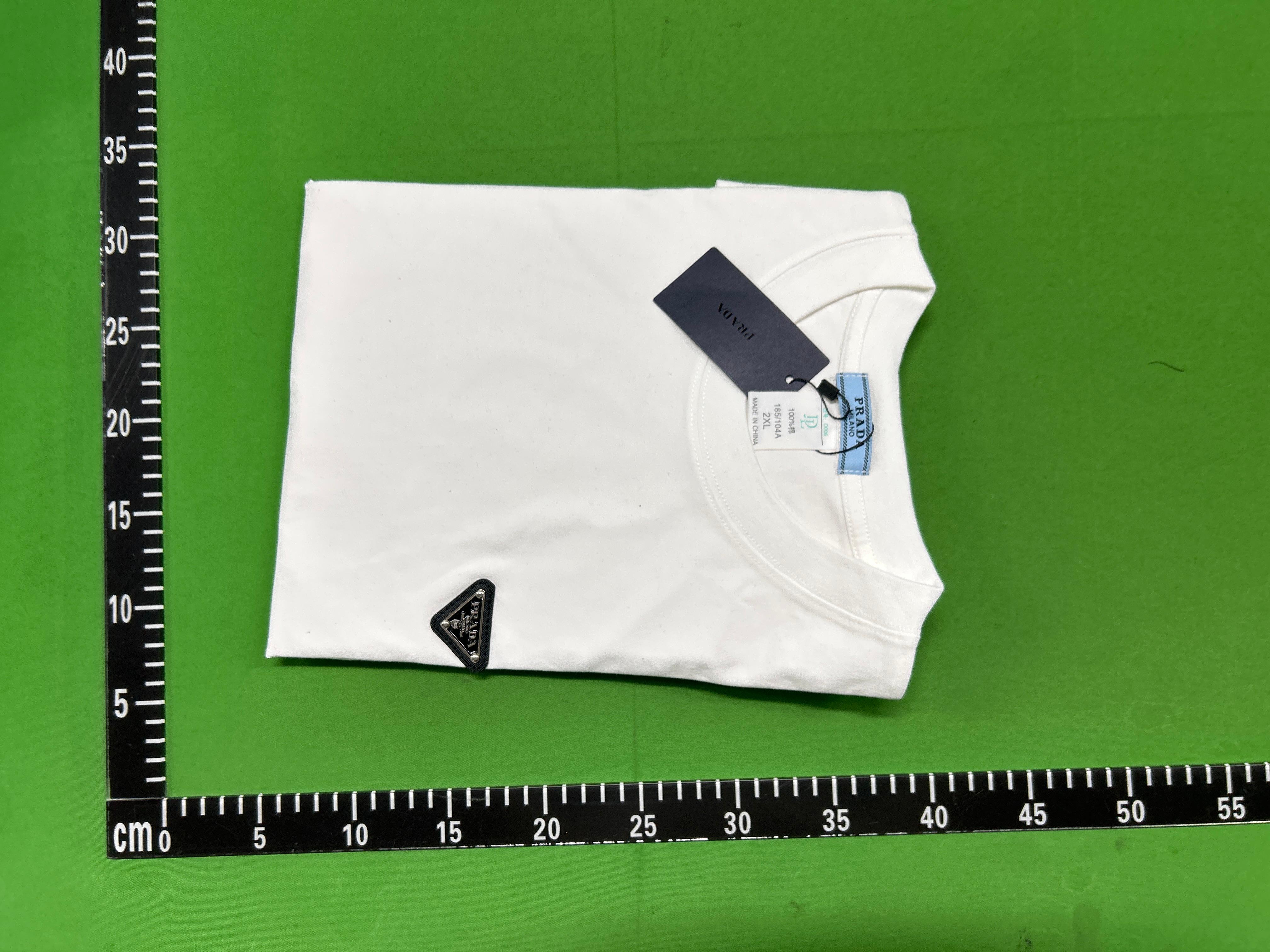 Foto QC 1 de Prada T-shirt Enamel Triangle Logo Black