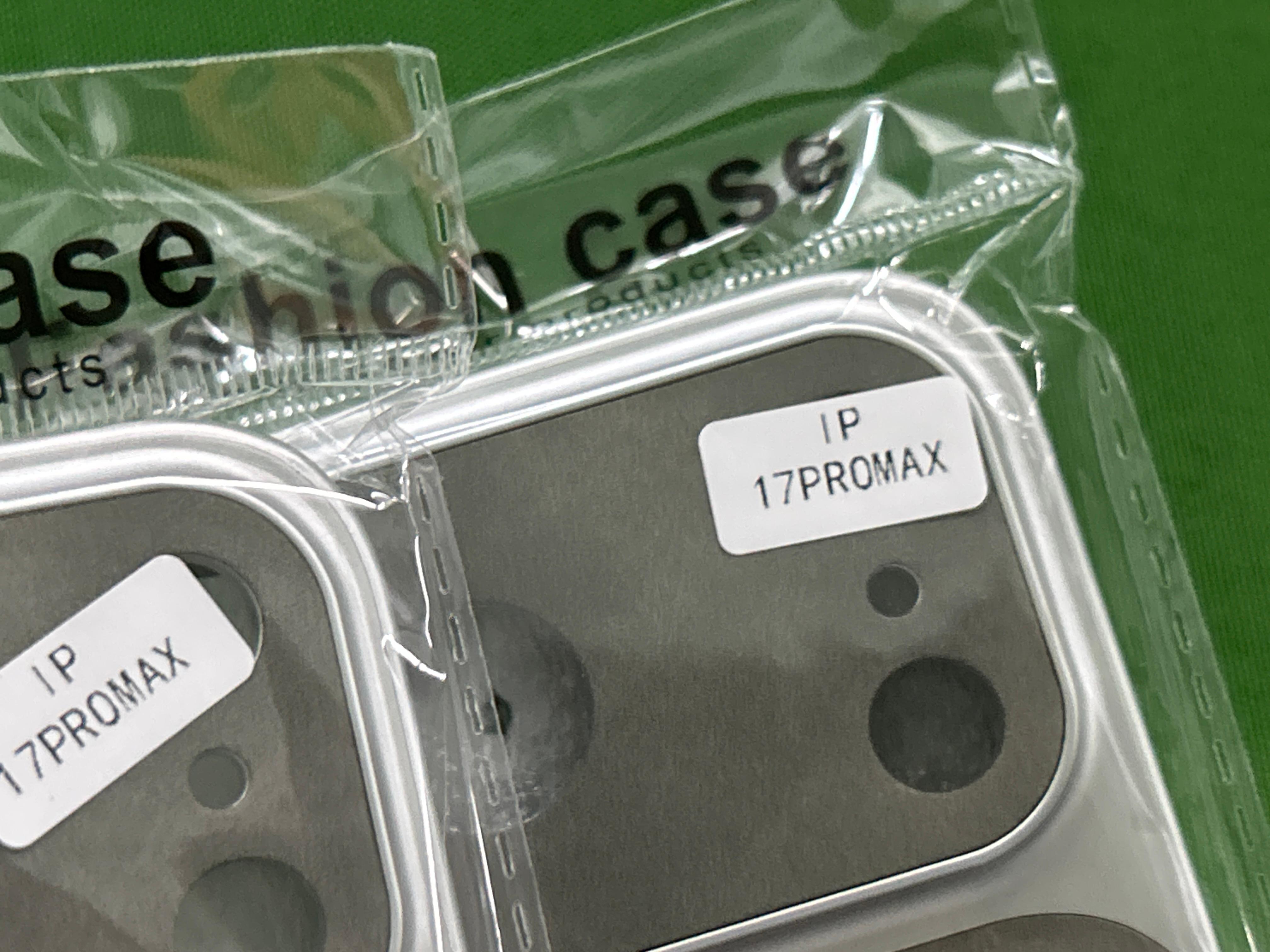 Foto QC 2 de Stussy Suede Case for iPhone 15 Pro Max Grey