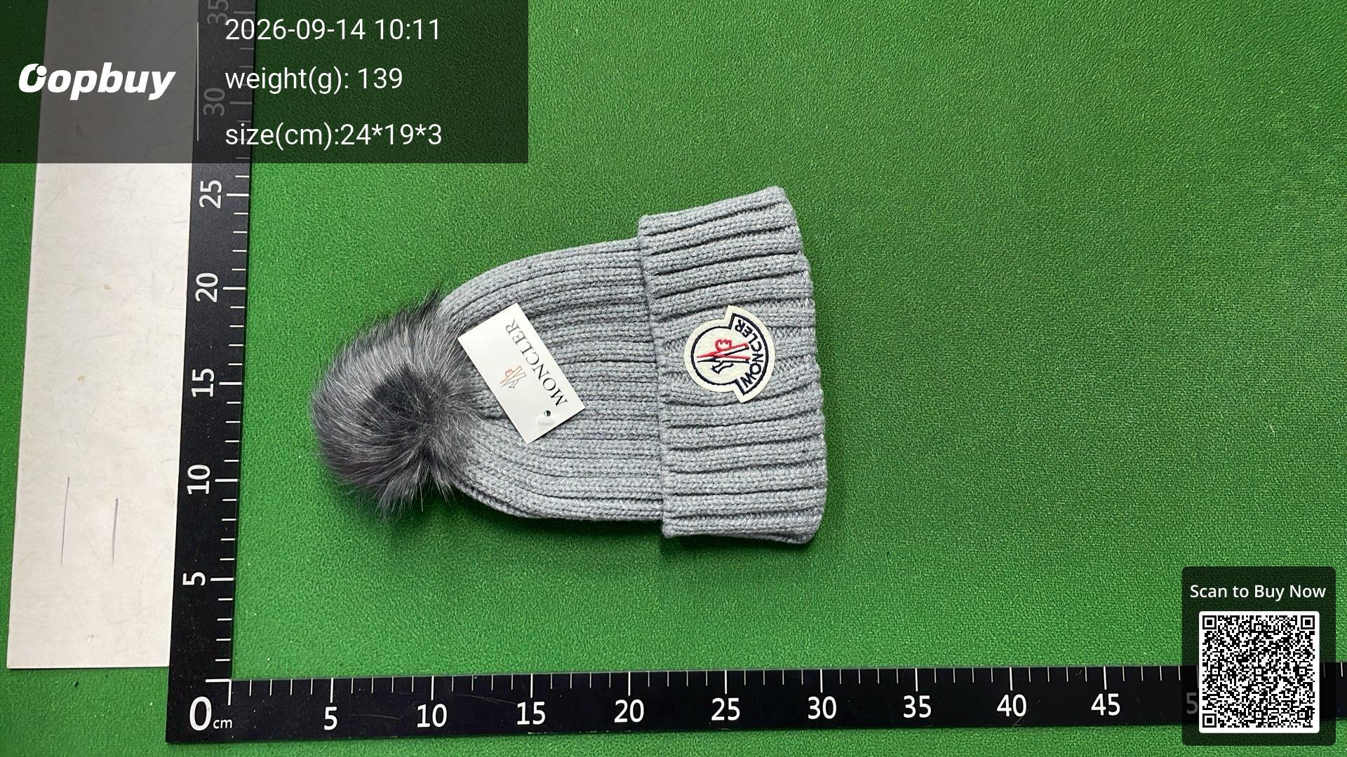 Foto QC 5 de Moncler Logo Pom-Pom Beanie Red