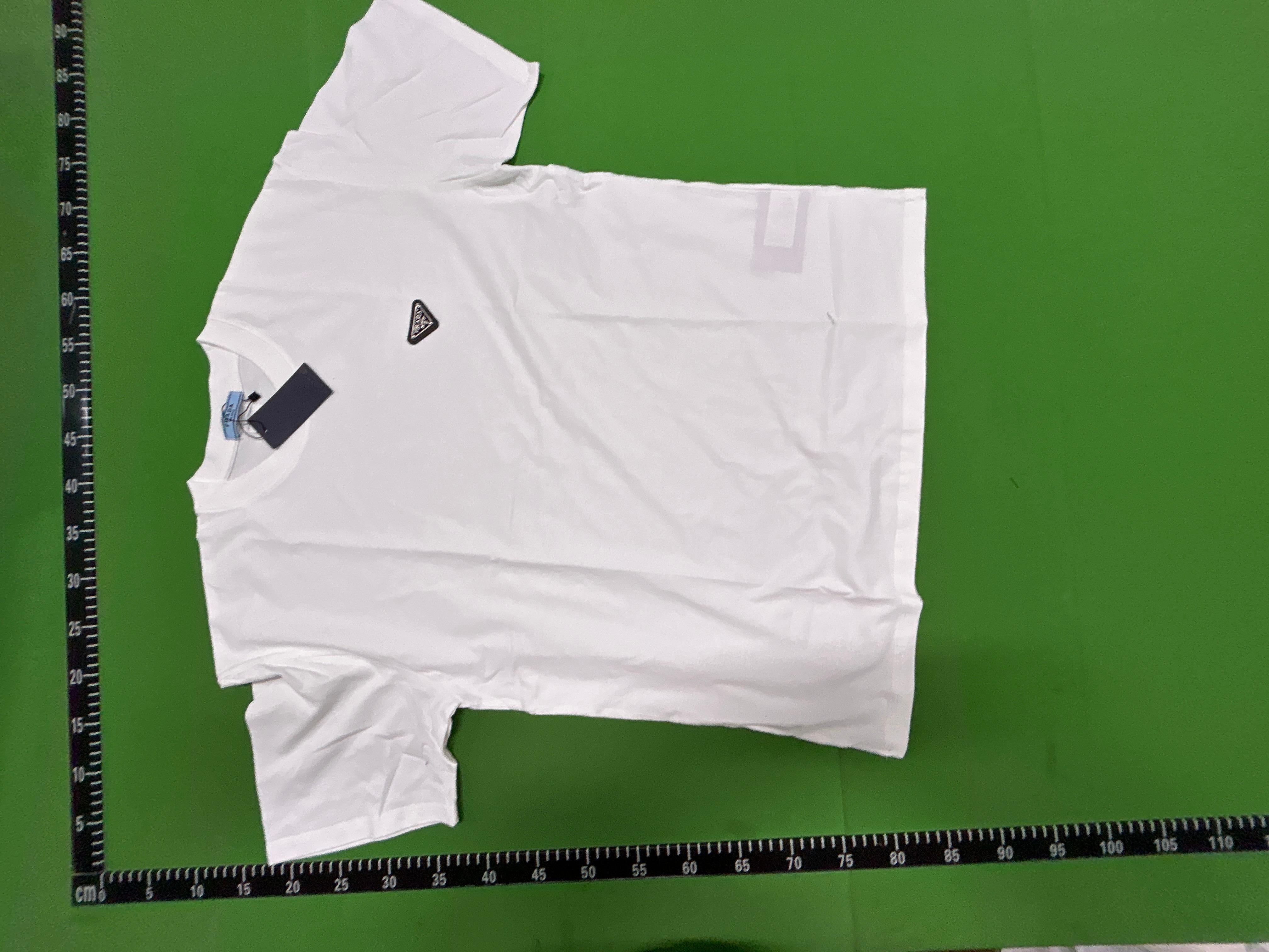 Foto QC 3 de Prada T-shirt Enamel Triangle Logo Black