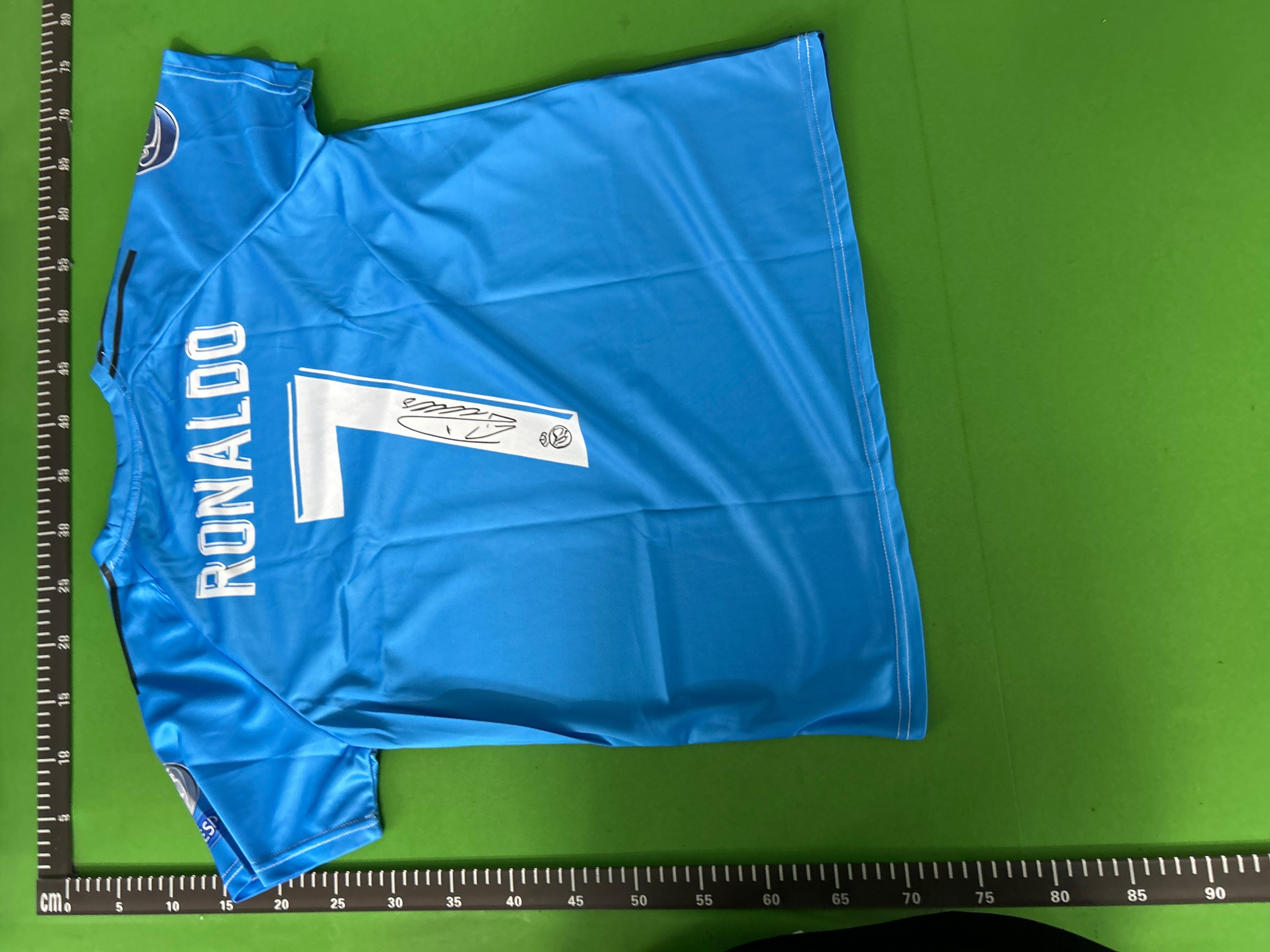 Foto QC 4 de adidas x Real Madrid Retro 2016/17 Away Cristiano Ronaldo Signed Jersey Purple