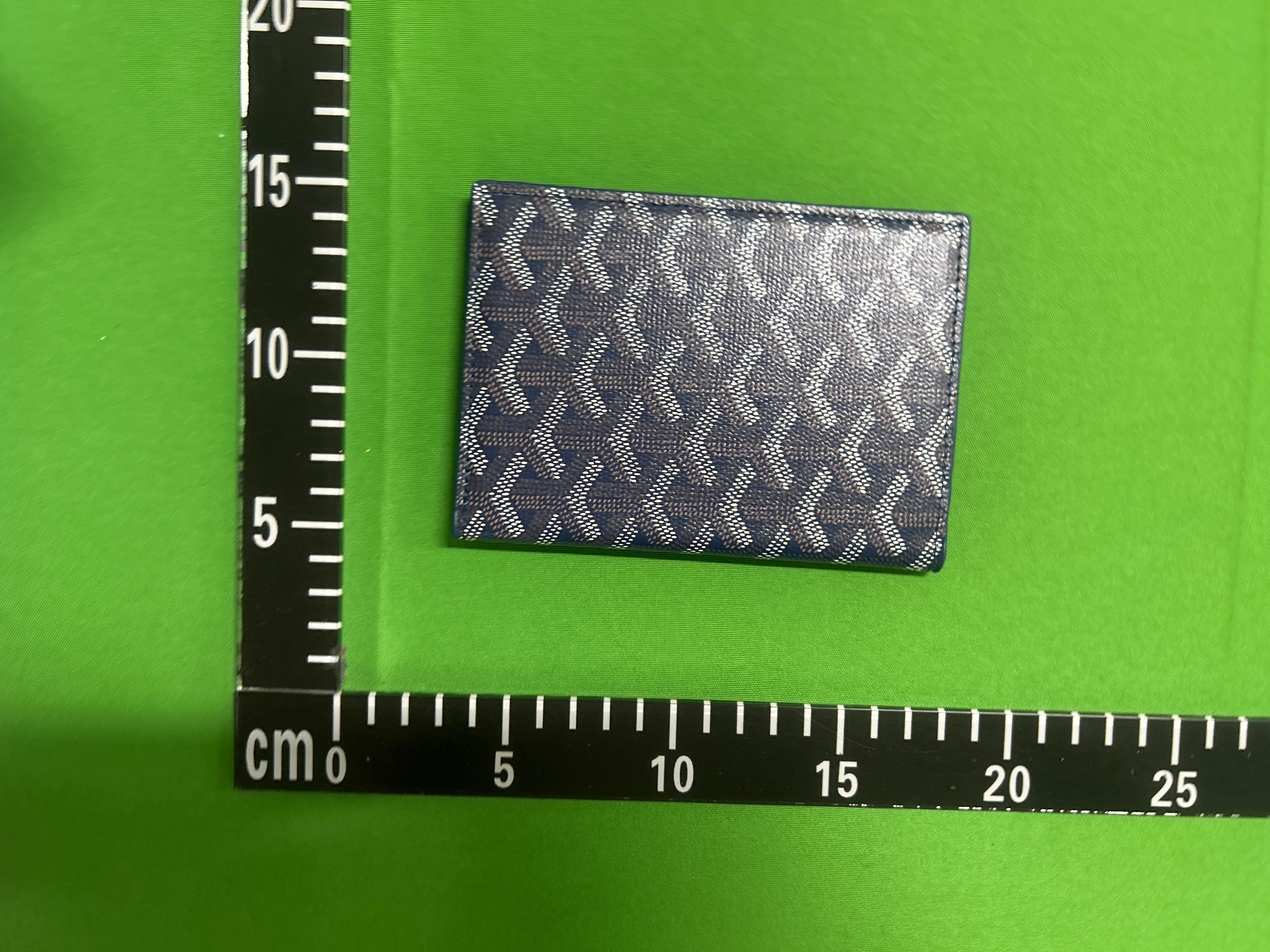Foto QC 6 de Goyard Passport Cover Goyardine Tan