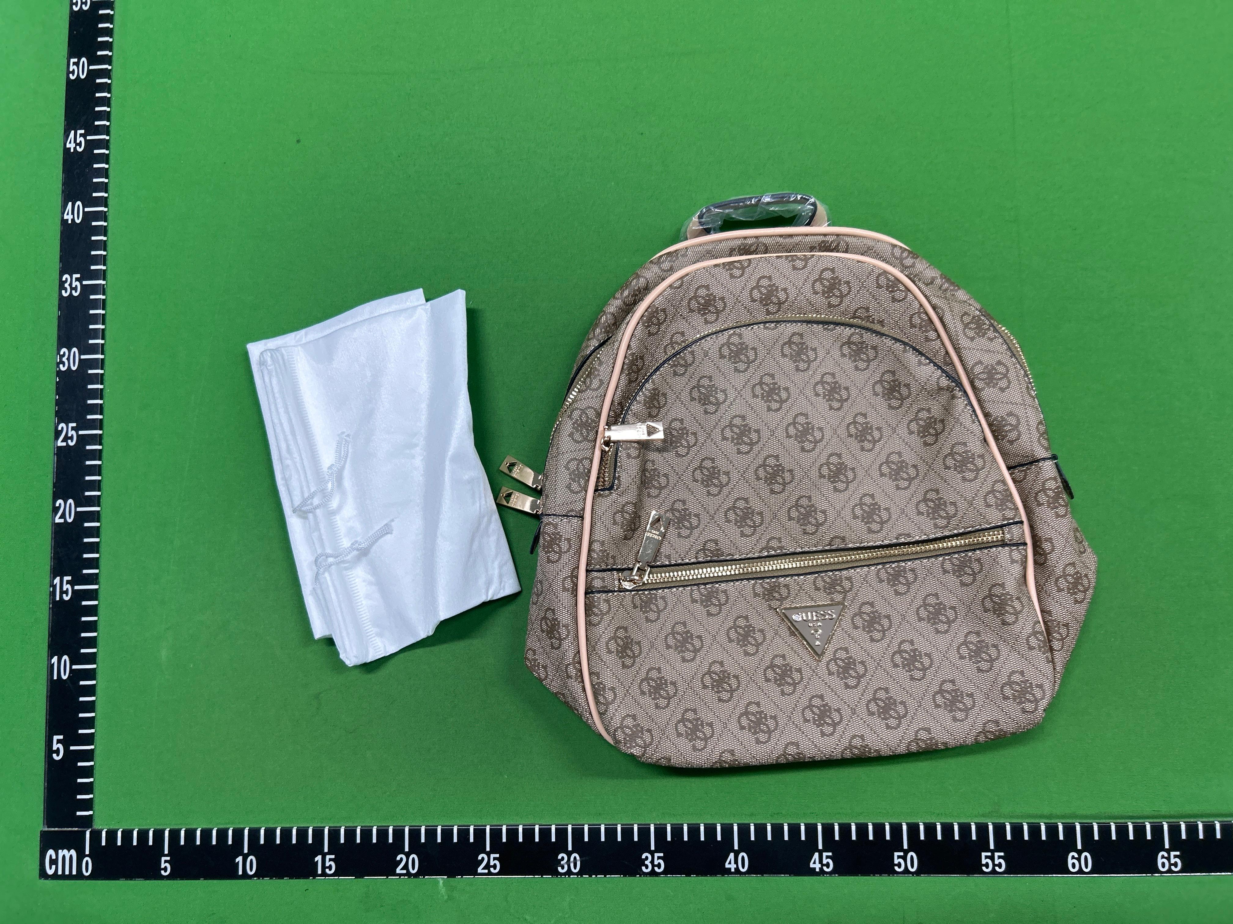 Foto QC 8 de Guess Erenia Backpack Large Coal Logo