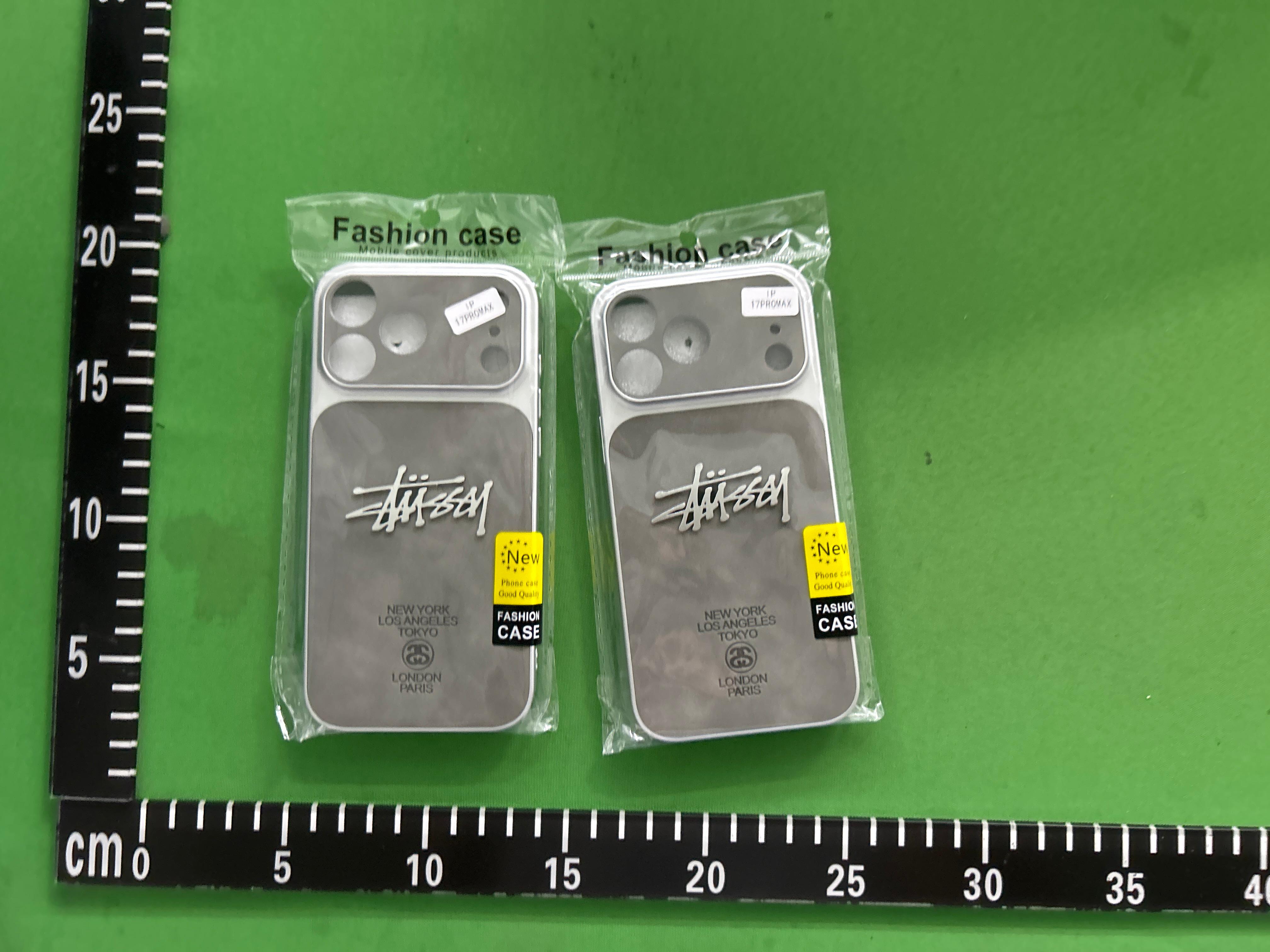 Foto QC 1 de Stussy Suede Case for iPhone 15 Pro Max Grey
