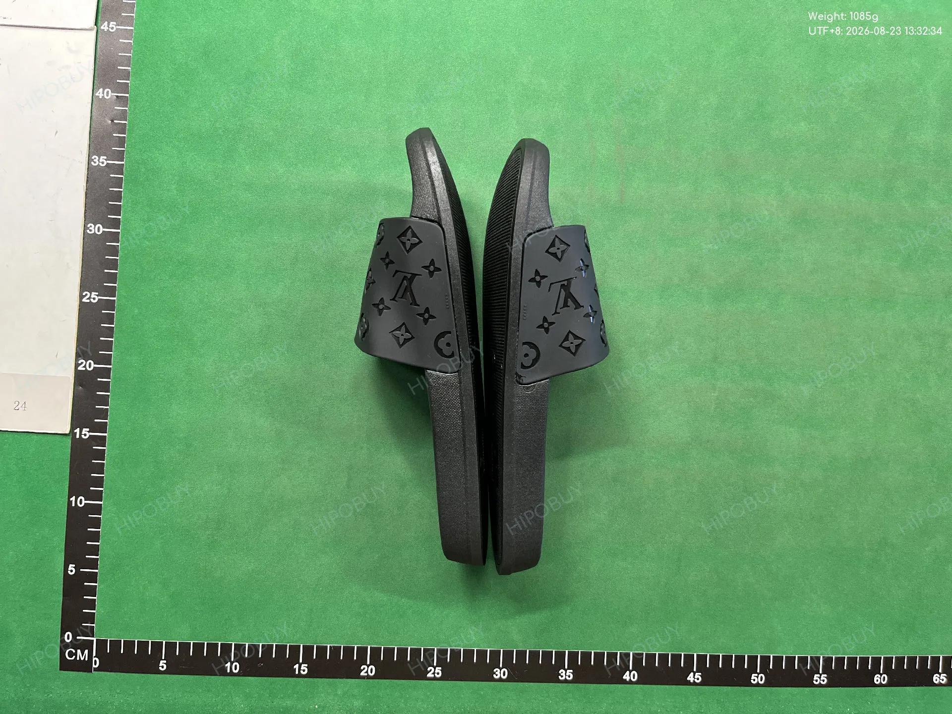 Foto QC 8 de Louis Vuitton Waterfront Mule Rubber Black