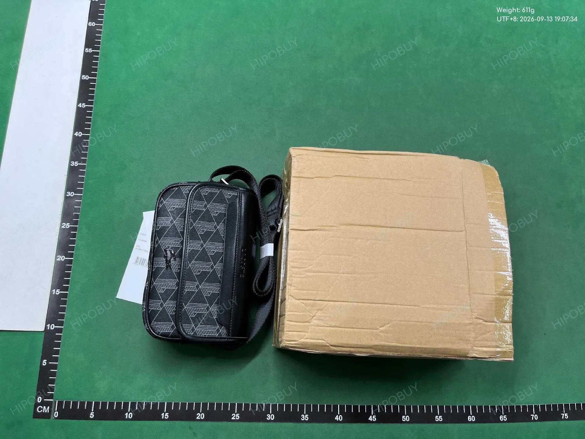 Foto QC 6 de Lacoste The Blend Messenger Bag Monogram Noir Gris