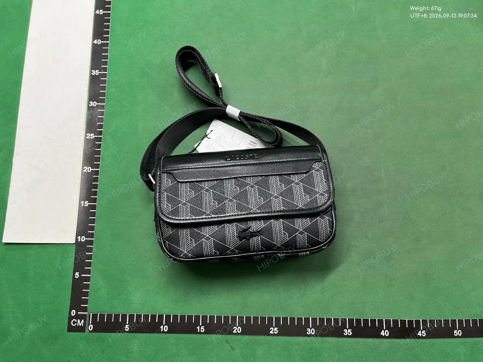 Foto QC 4 de Lacoste The Blend Messenger Bag Monogram Noir Gris