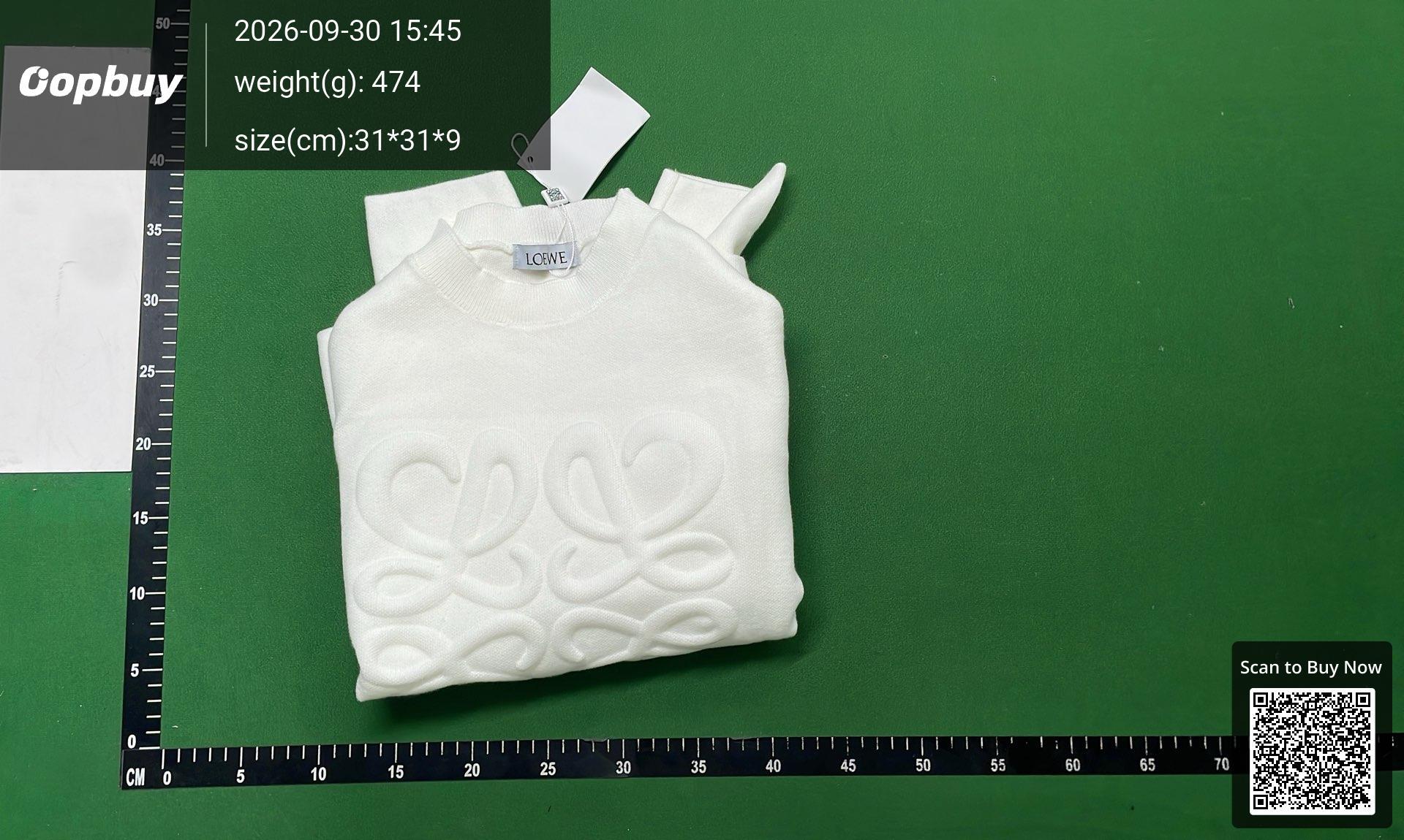 Foto QC 7 de Loewe Embossed Anagram Crewneck Sweater Off-White