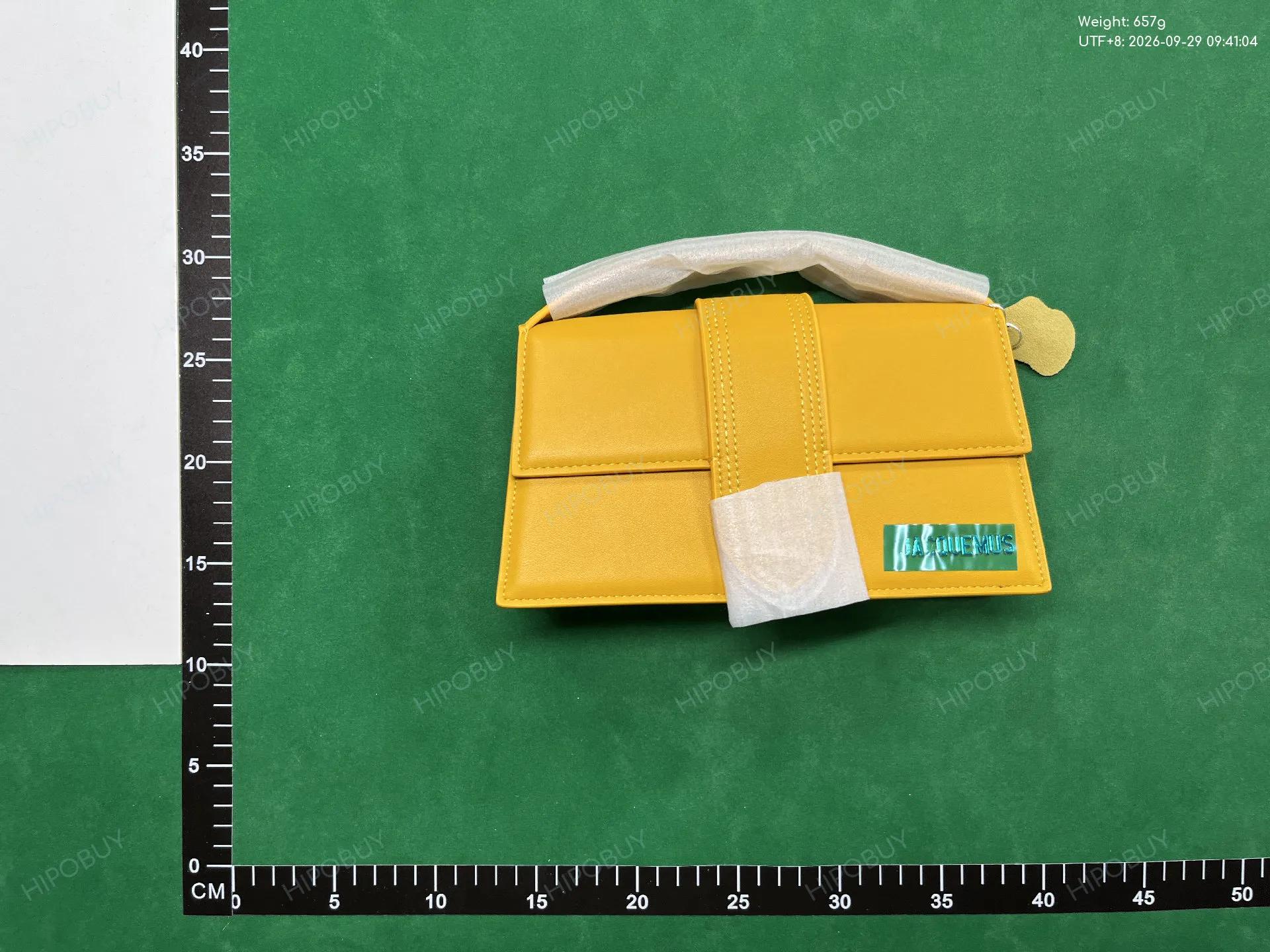 Foto QC 1 de Jacquemus Le Bambino Long Cream Leather