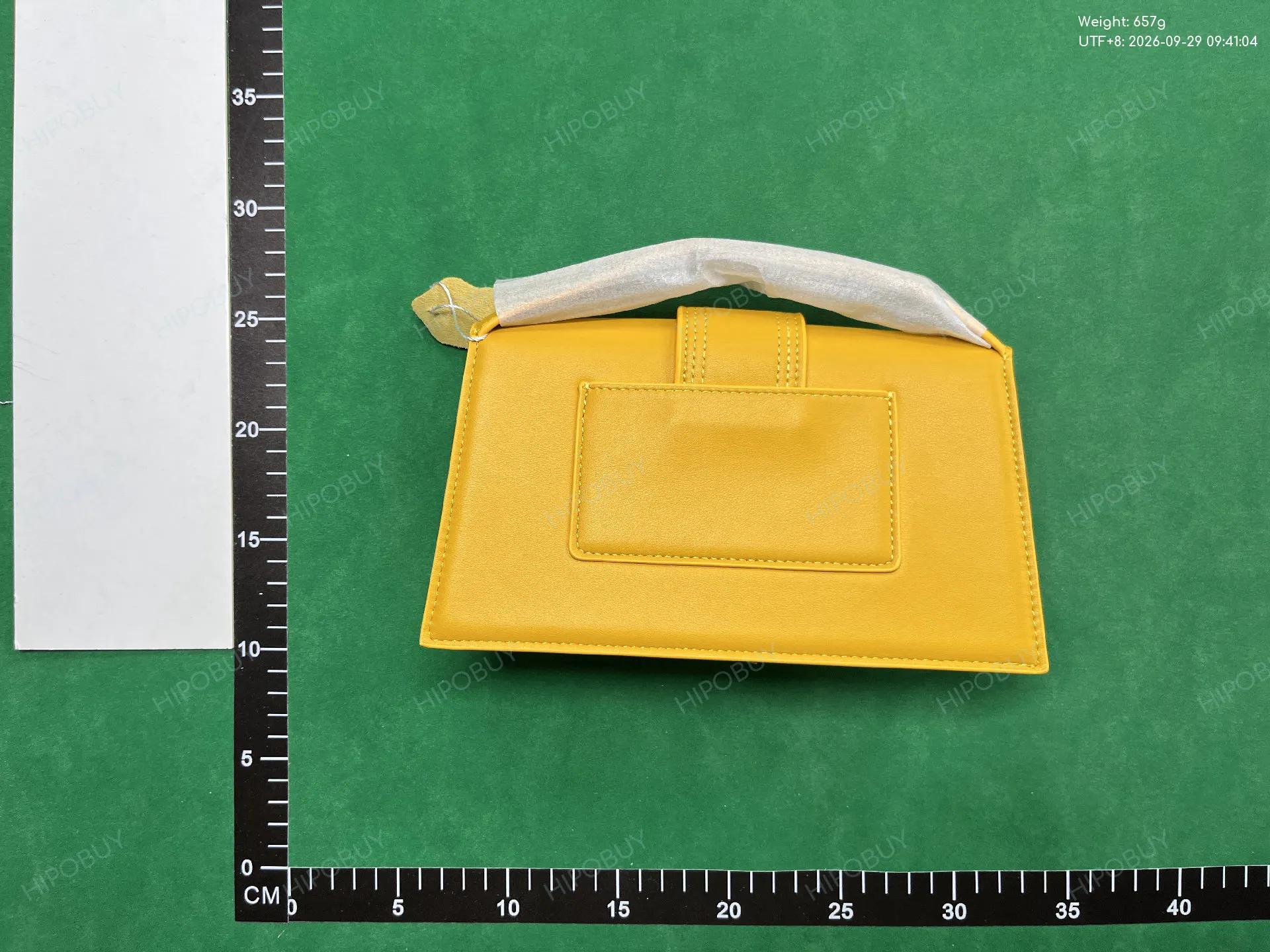 Foto QC 2 de Jacquemus Le Bambino Long Cream Leather