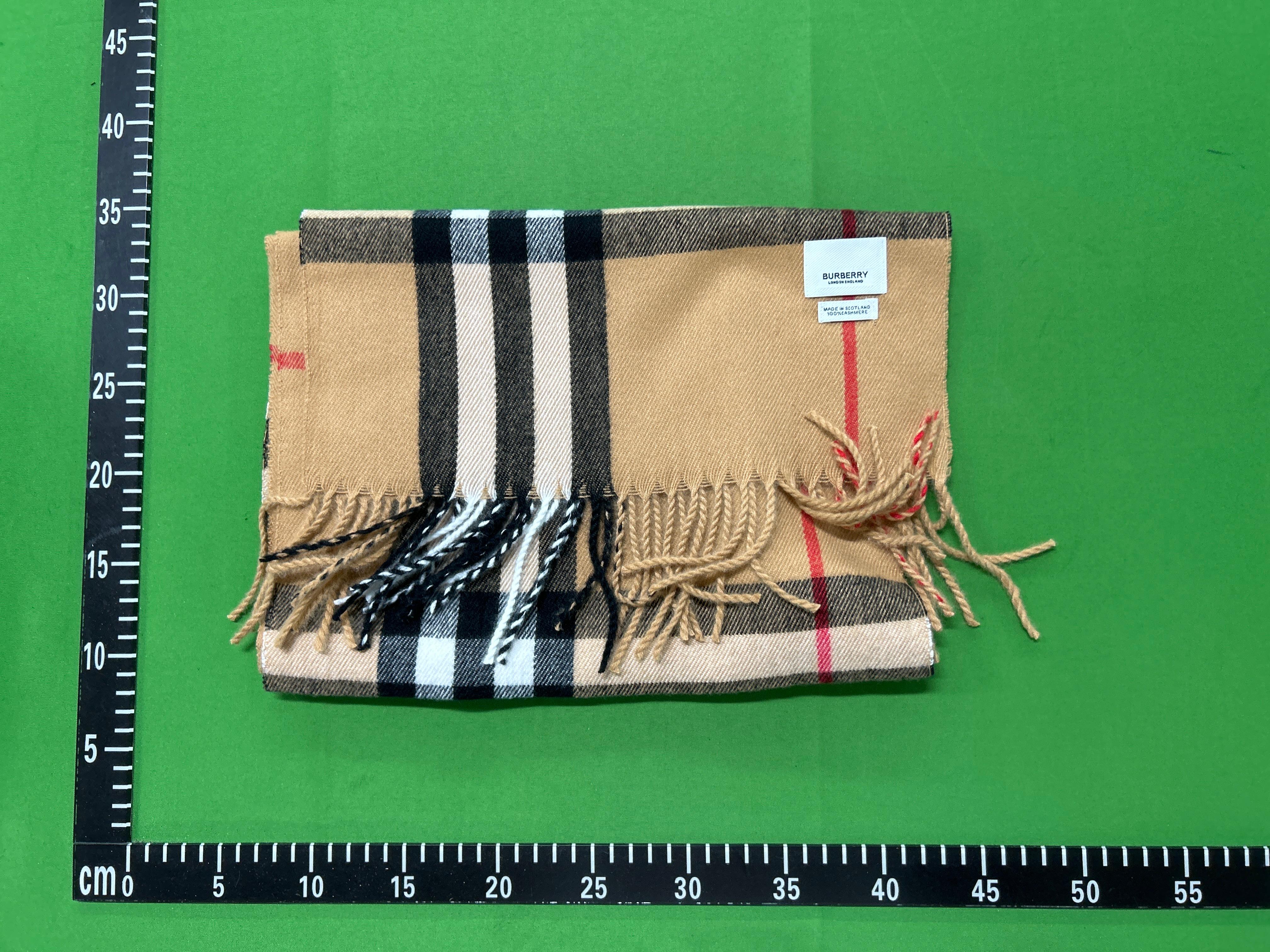 Foto QC 2 de Burberry Check Scarf Archive Beige