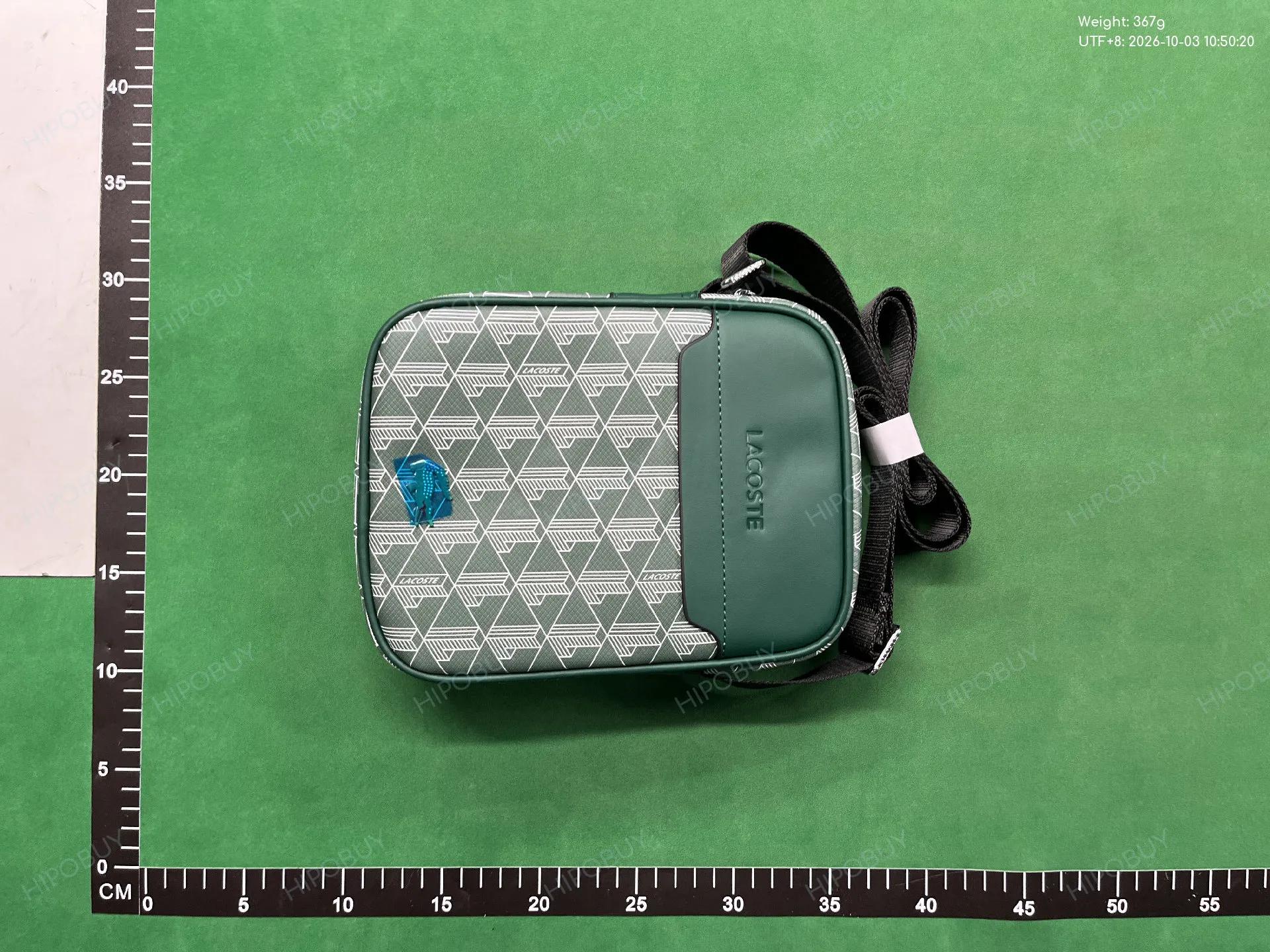 Foto QC 8 de Lacoste The Blend Monogram Vertical Shoulder Bag Small Black