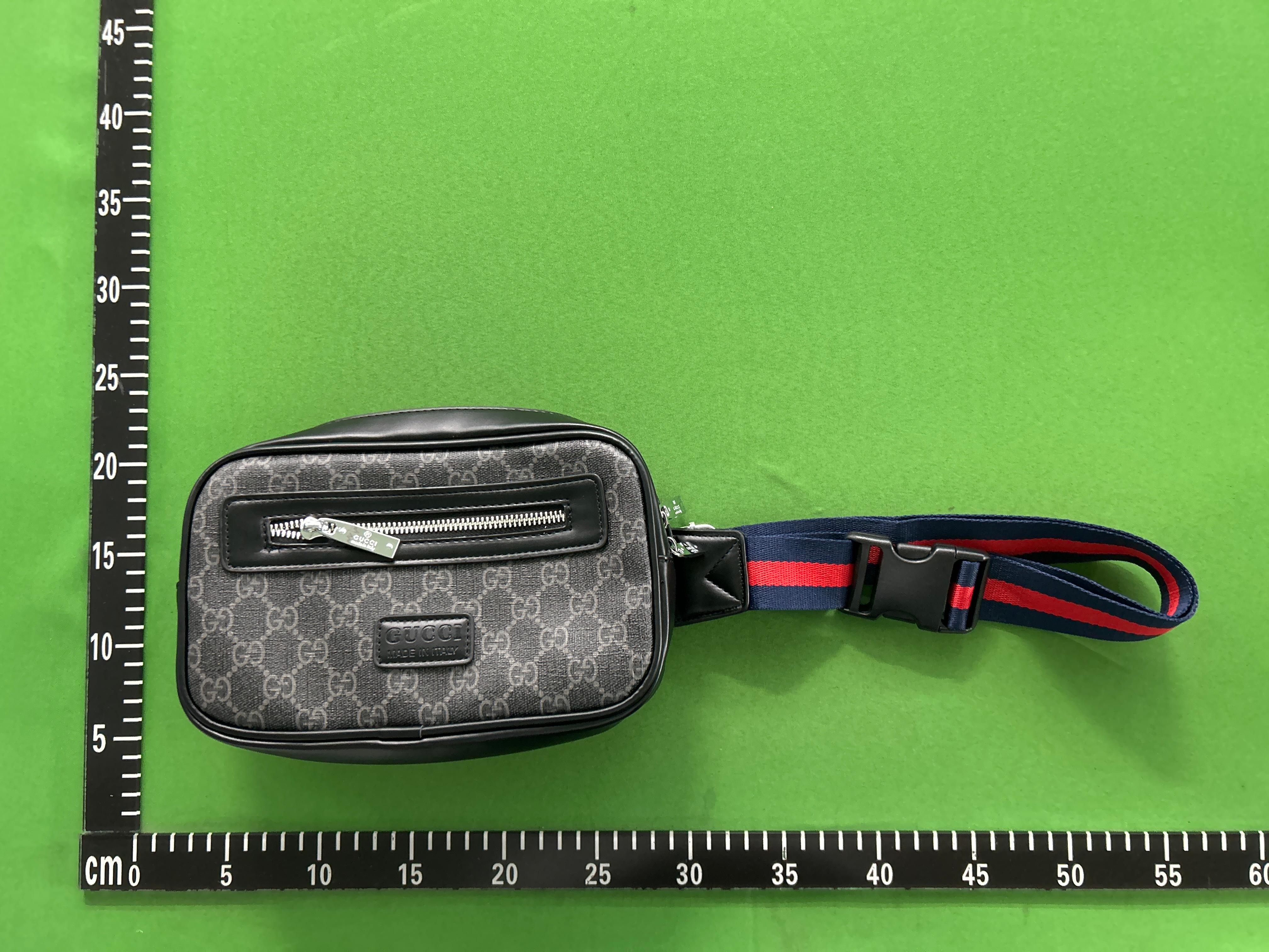 Foto QC 4 de Gucci Soft GG Supreme Belt Bag Black/Grey