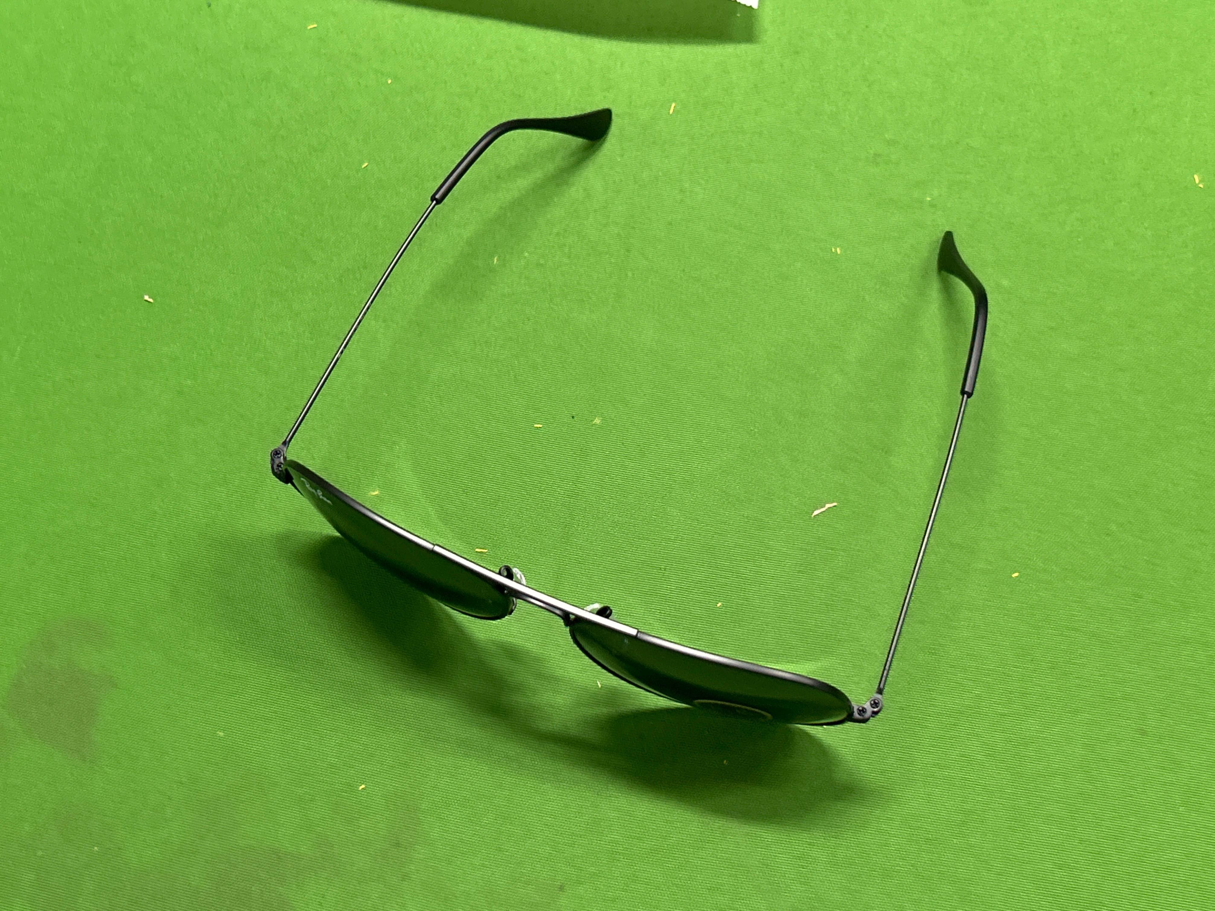 Foto QC 5 de Ray-Ban Wayfarer Acetate Sunglasses Black Red (REPTZ01)