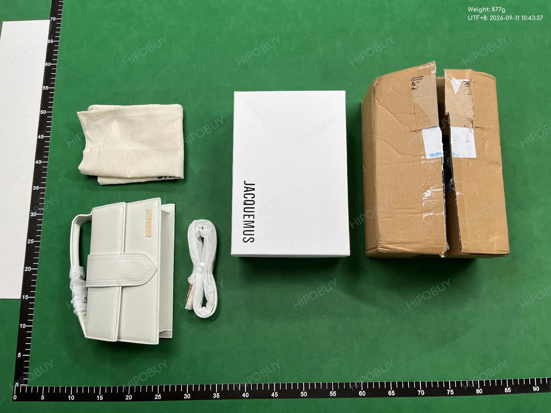 Foto QC 8 de Jacquemus Le Bambino Long Cream Leather