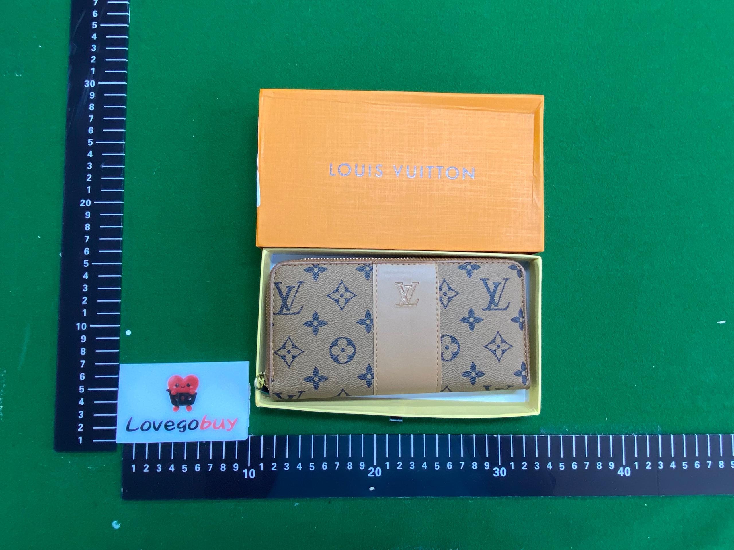 Foto QC 2 de Louis Vuitton Zippy Wallet Horizontal Monogram Eclipse Black