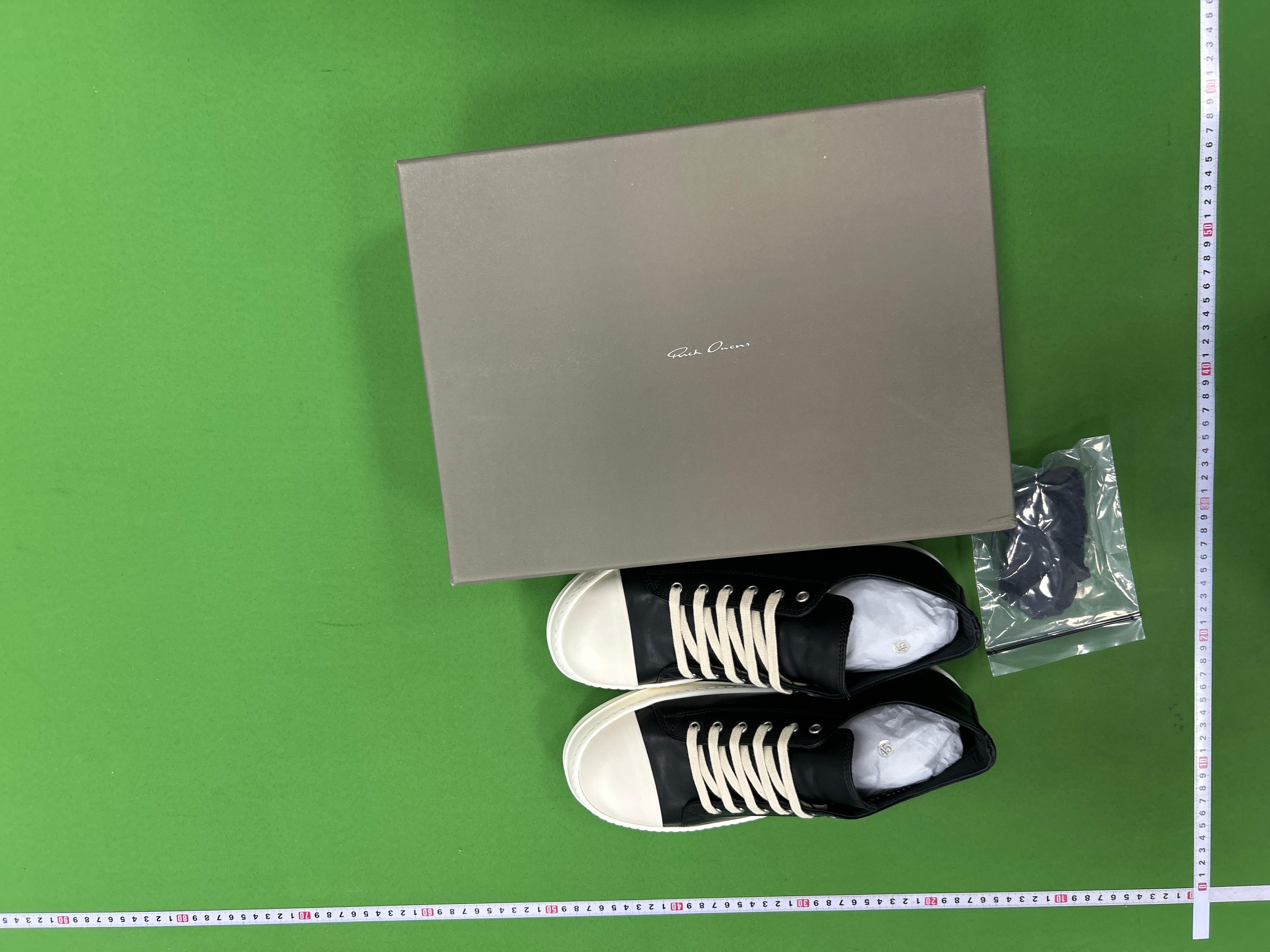 Foto QC 2 de Rick Owens Low Sneaks Leather Low Top Black Milk RU01C4891 LPO