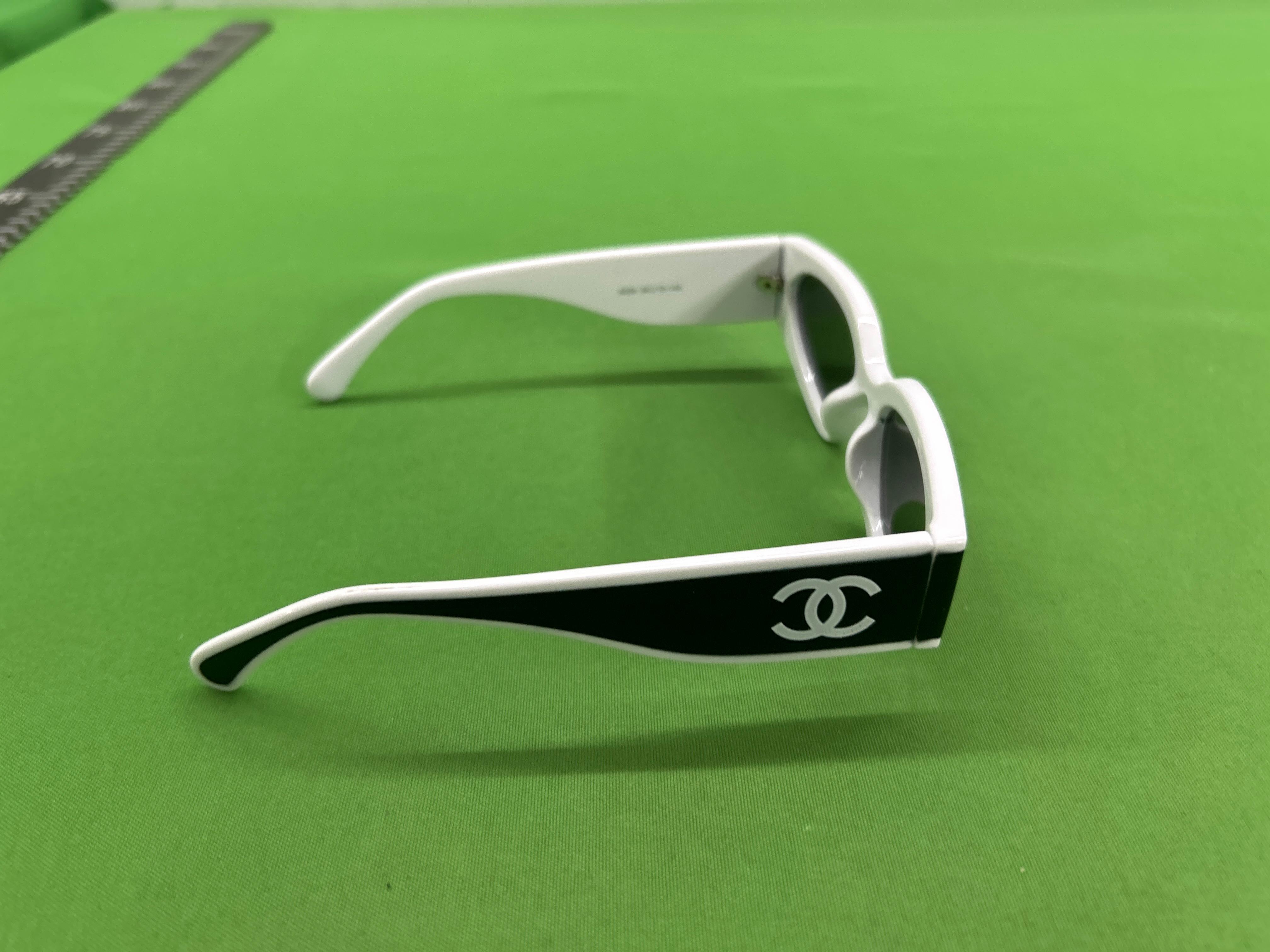 Foto QC 5 de Chanel Cat Eye Nylon Sunglasses Black White Brown (6056 1656/53)