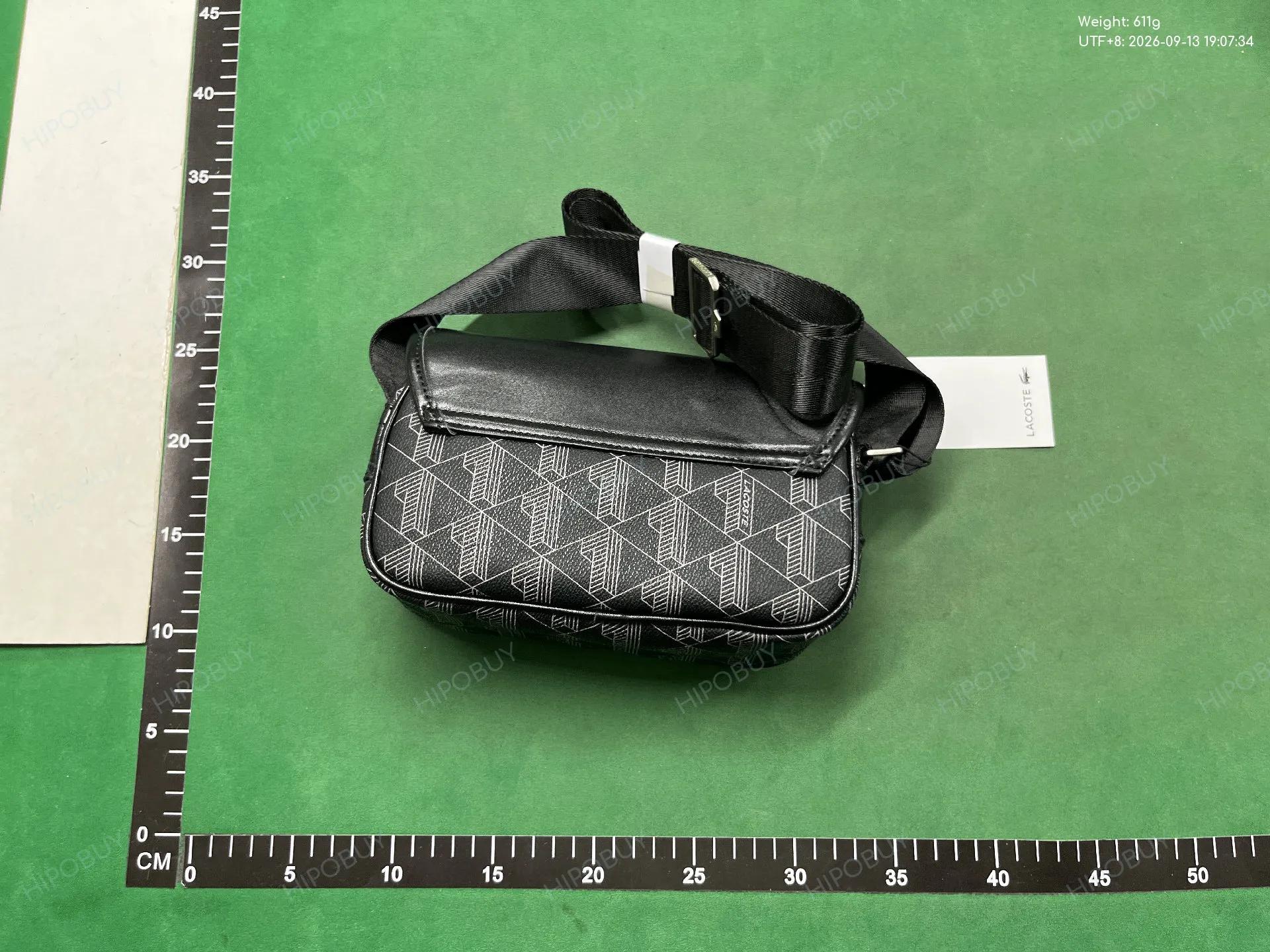 Foto QC 5 de Lacoste The Blend Messenger Bag Monogram Noir Gris