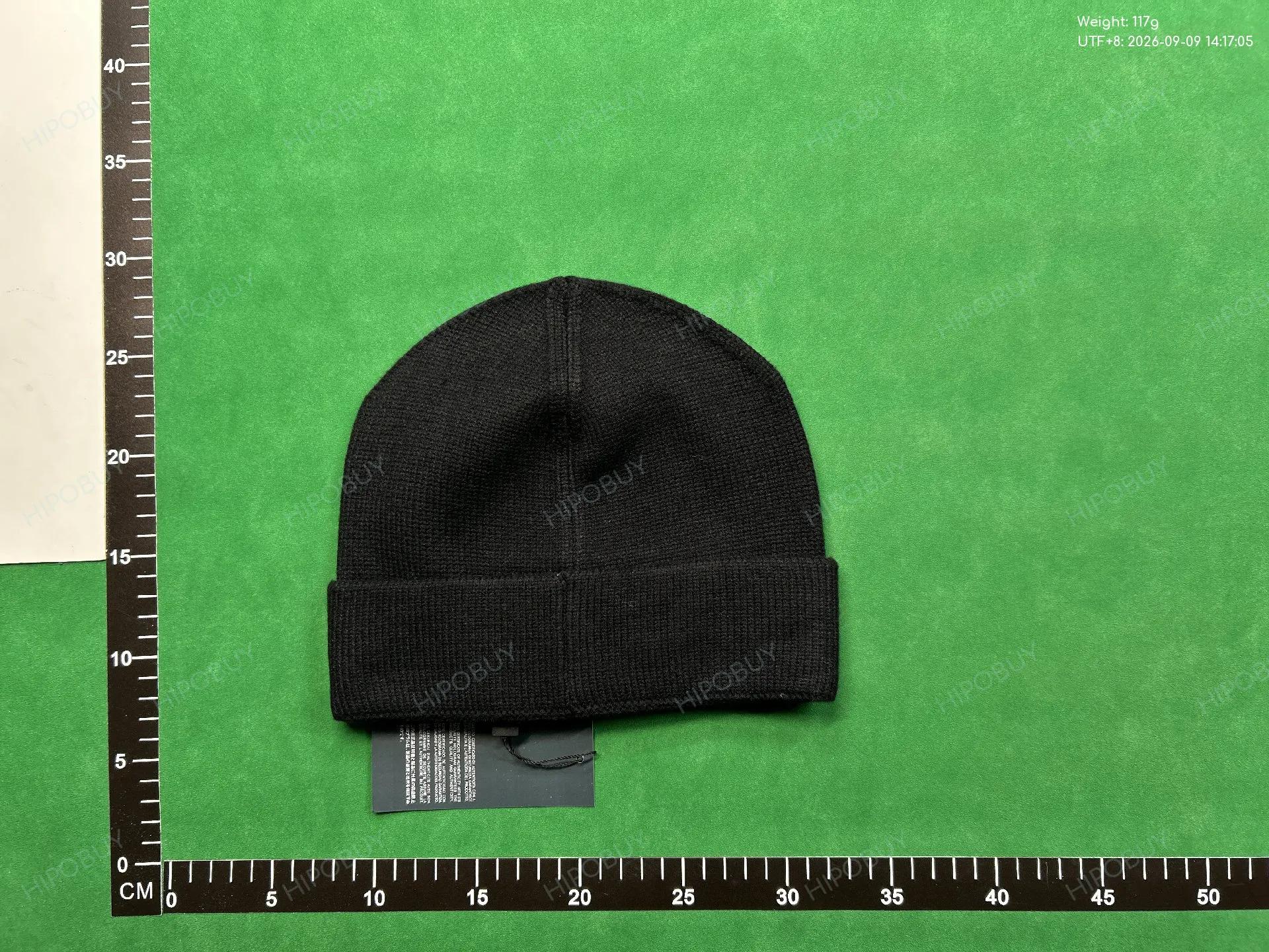 Foto QC 8 de Fendi Logo Beanie Black